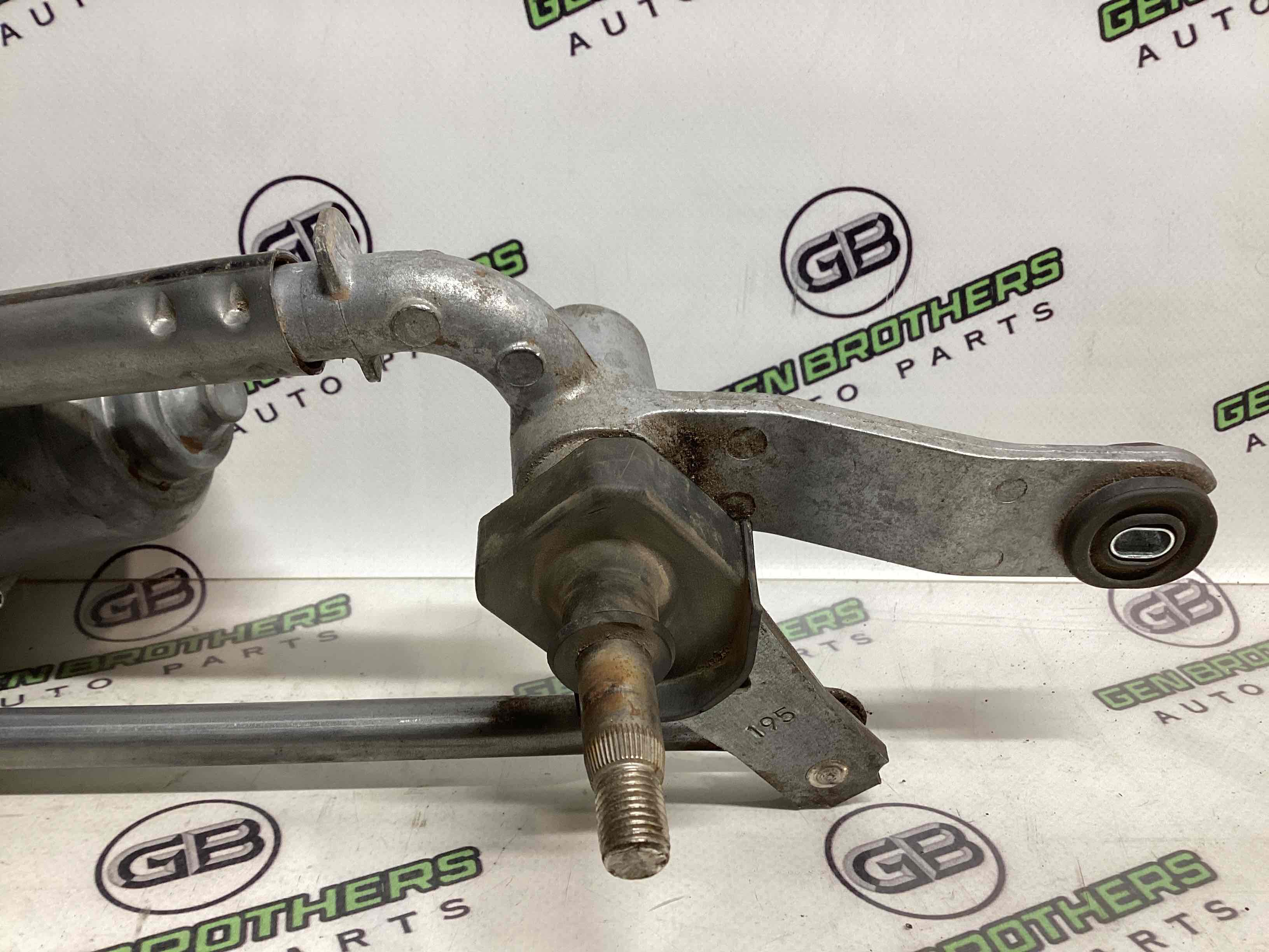 Механізм склоочисника, трапеція двірників