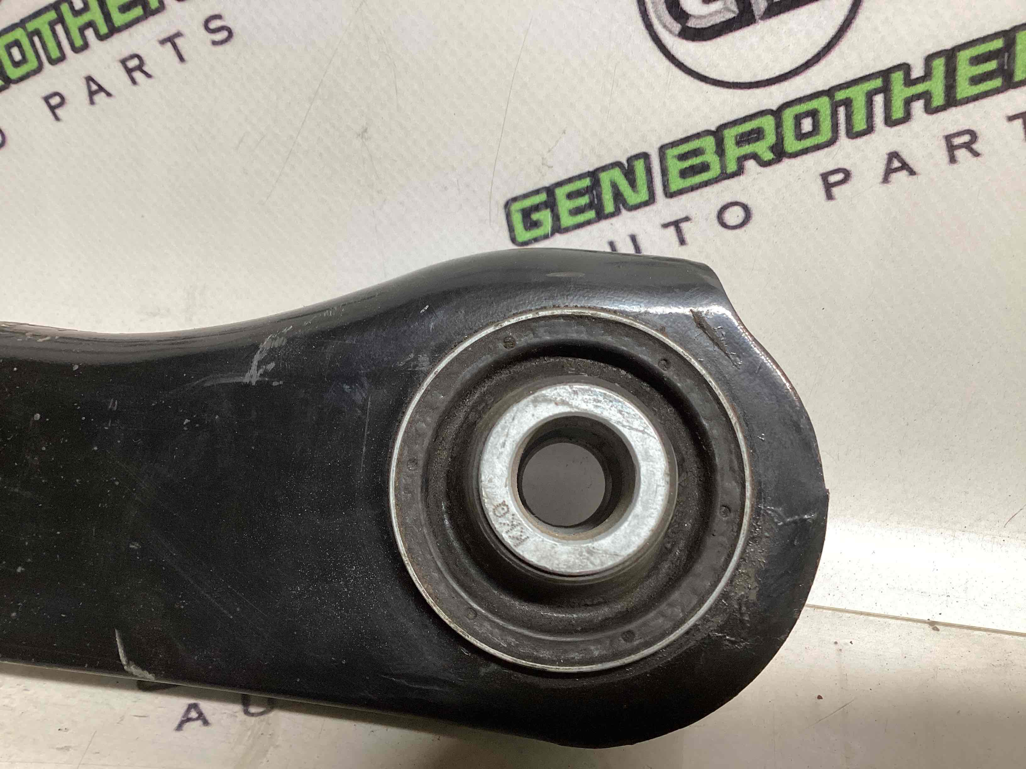 Важіль задній правий