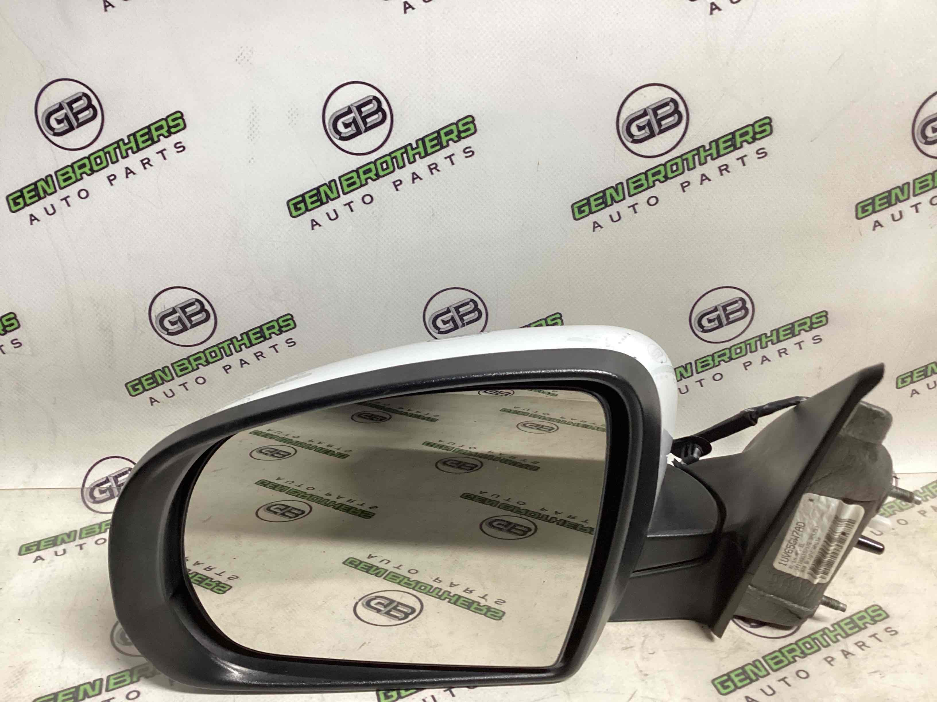 Дзеркало зовнішнє ліве