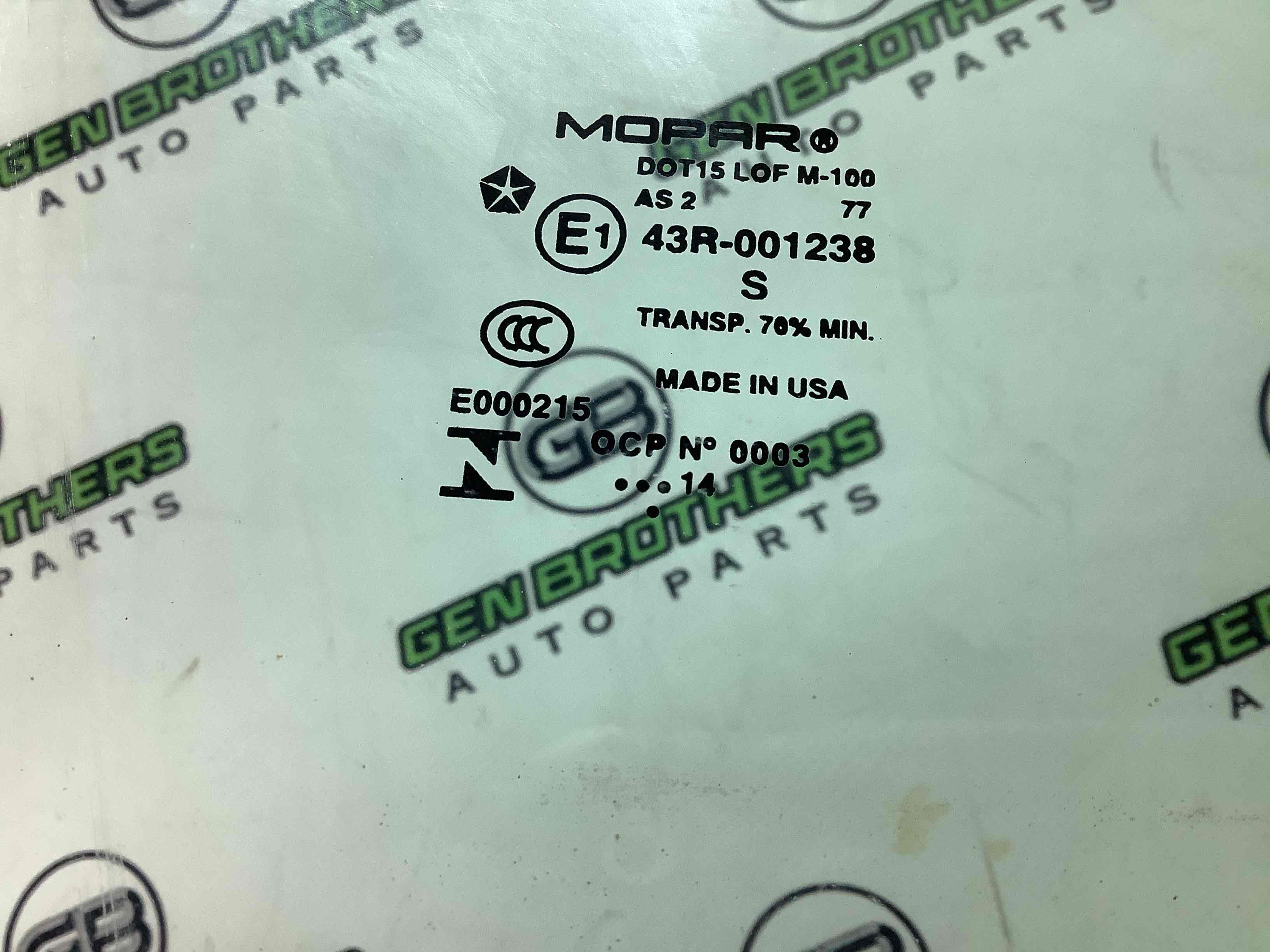 Скло переднє праве