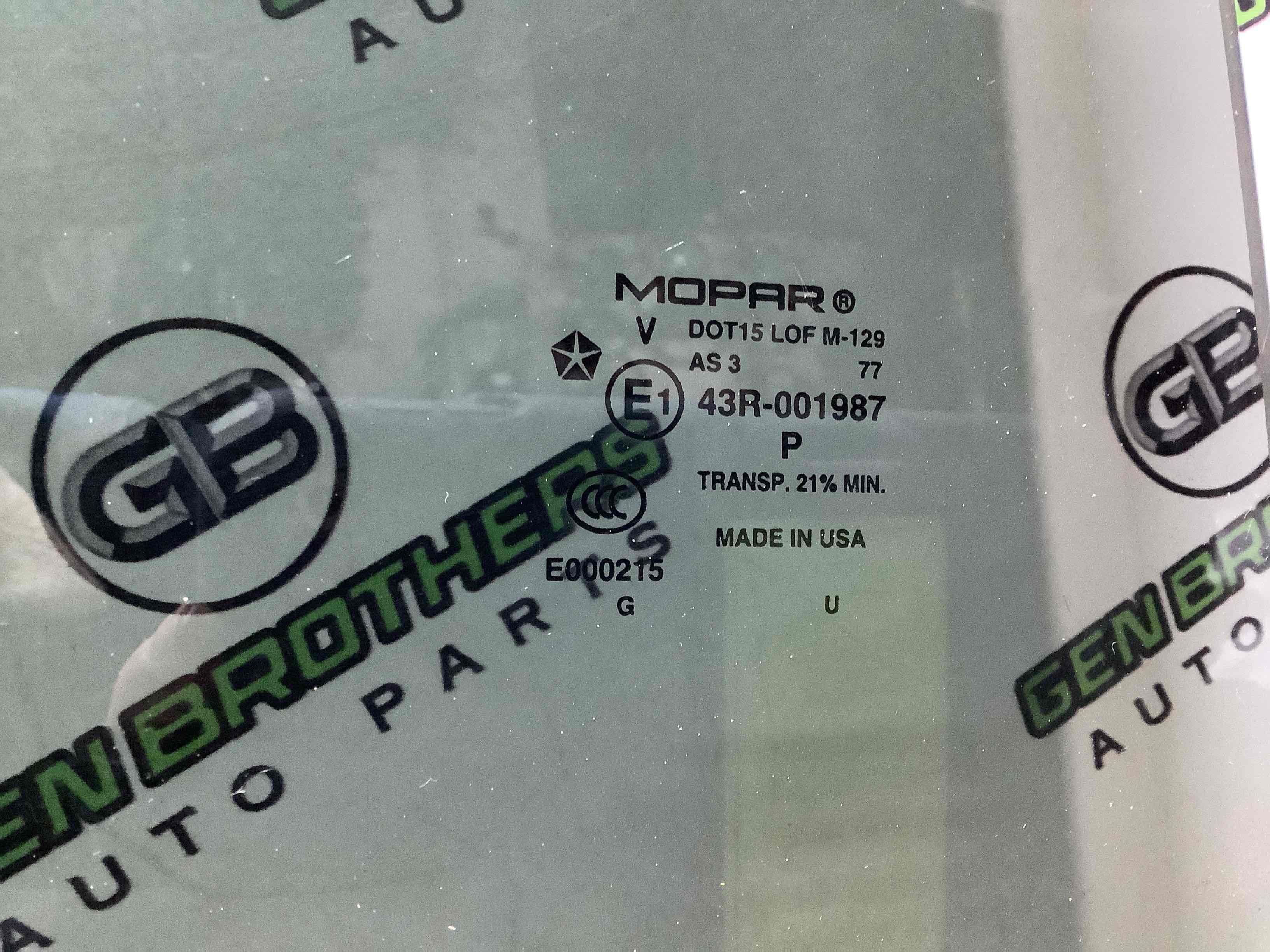 Скло заднє праве