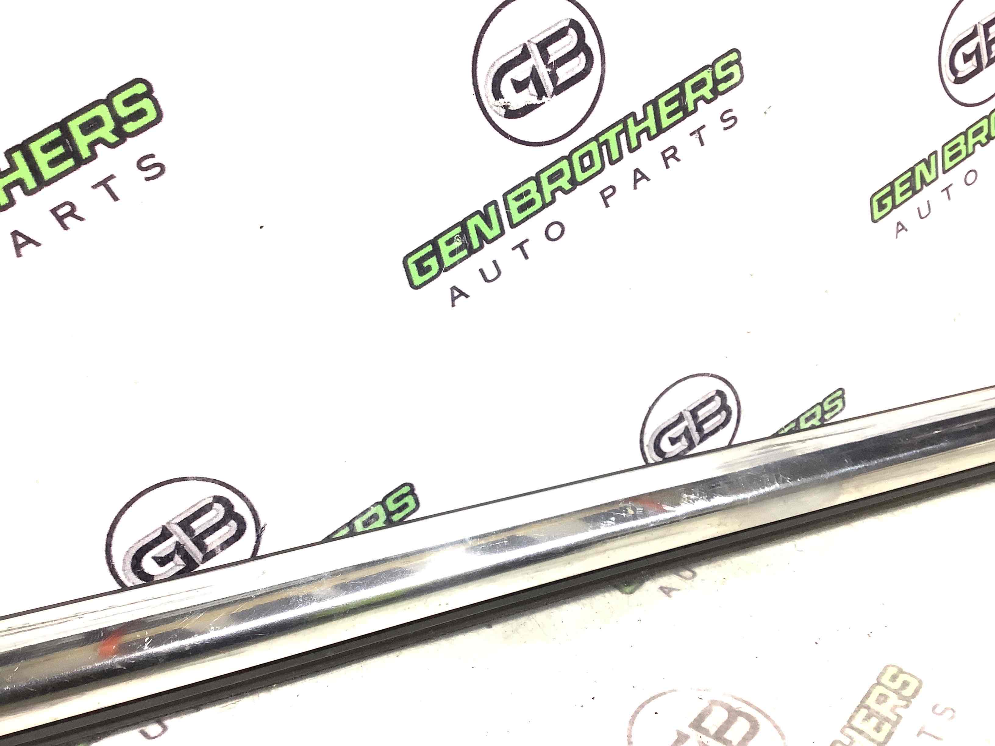 Молдинг двері задньої правої