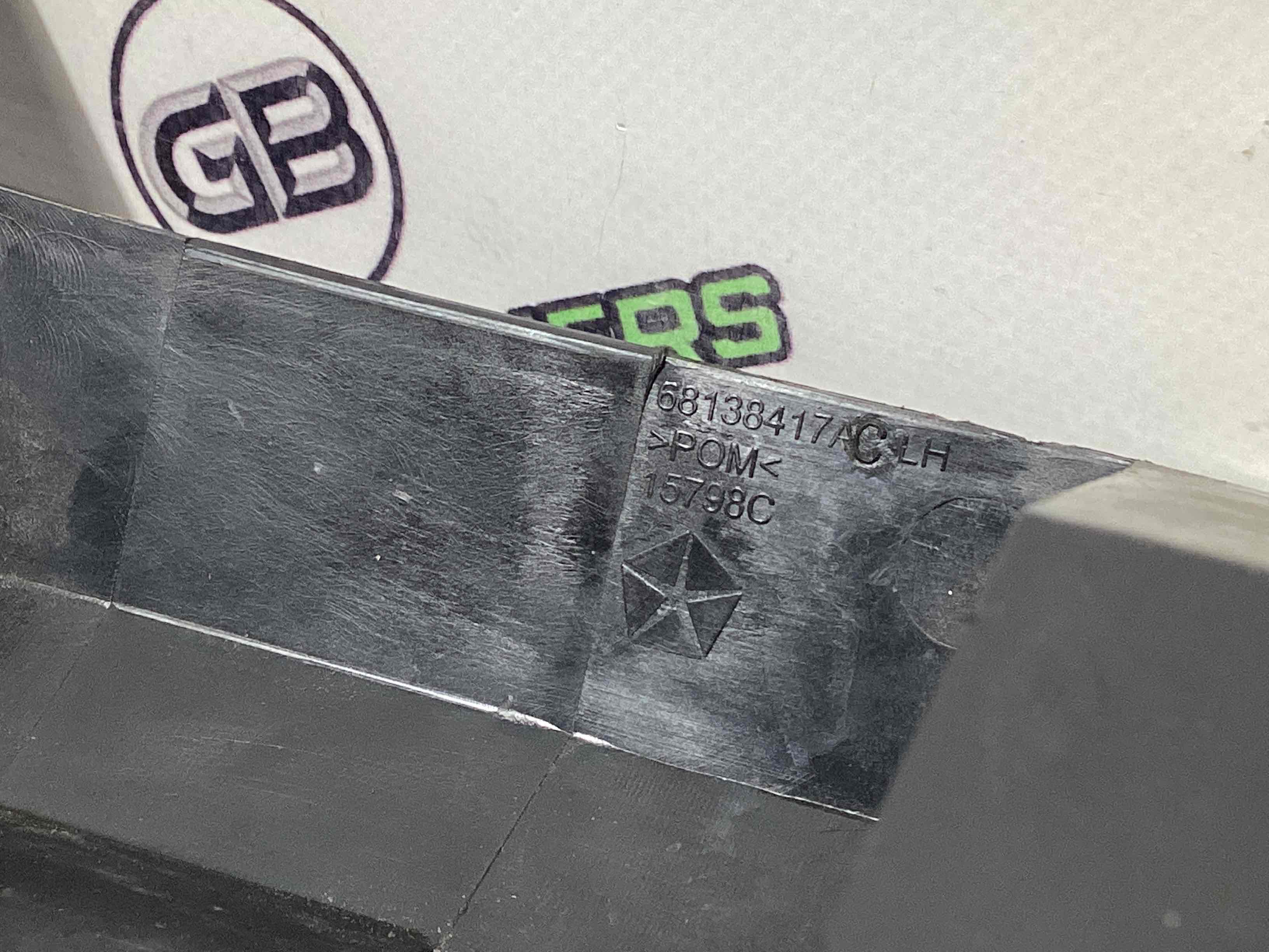 Кріплення заднього бампера ліве