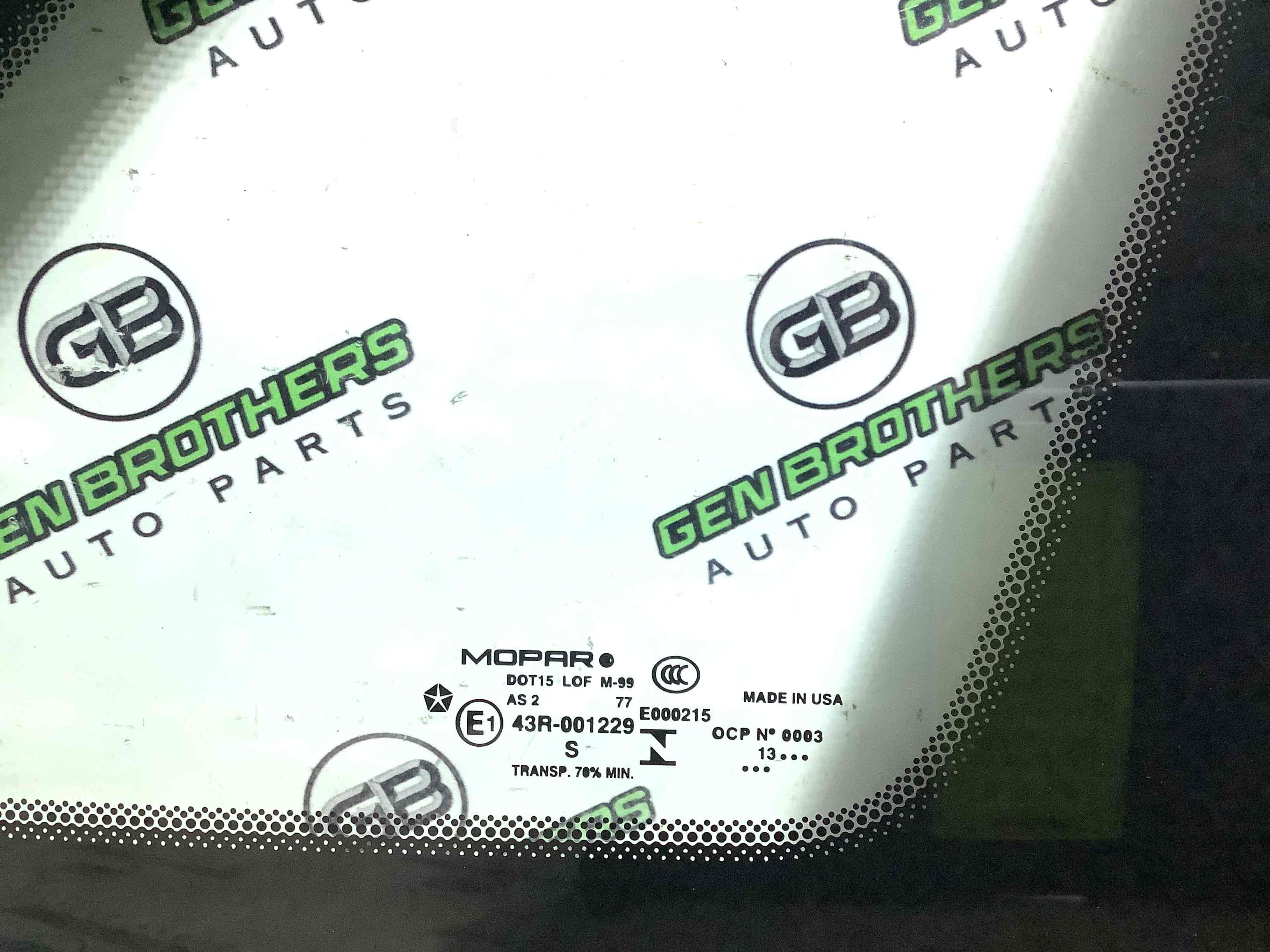 Скло кузовне бічне праве