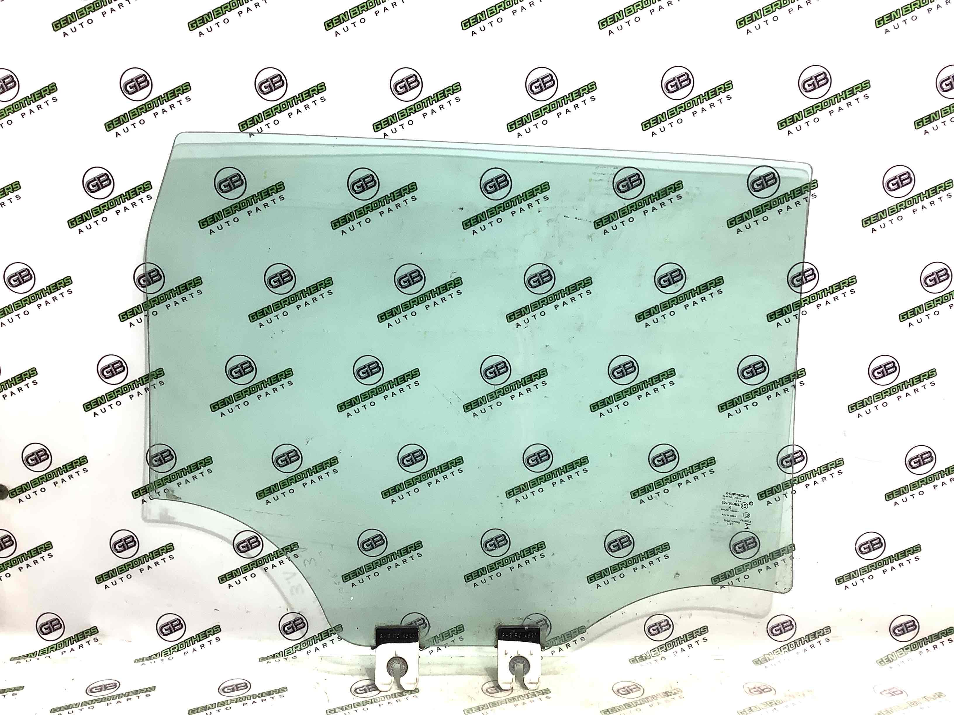 Скло заднє ліве