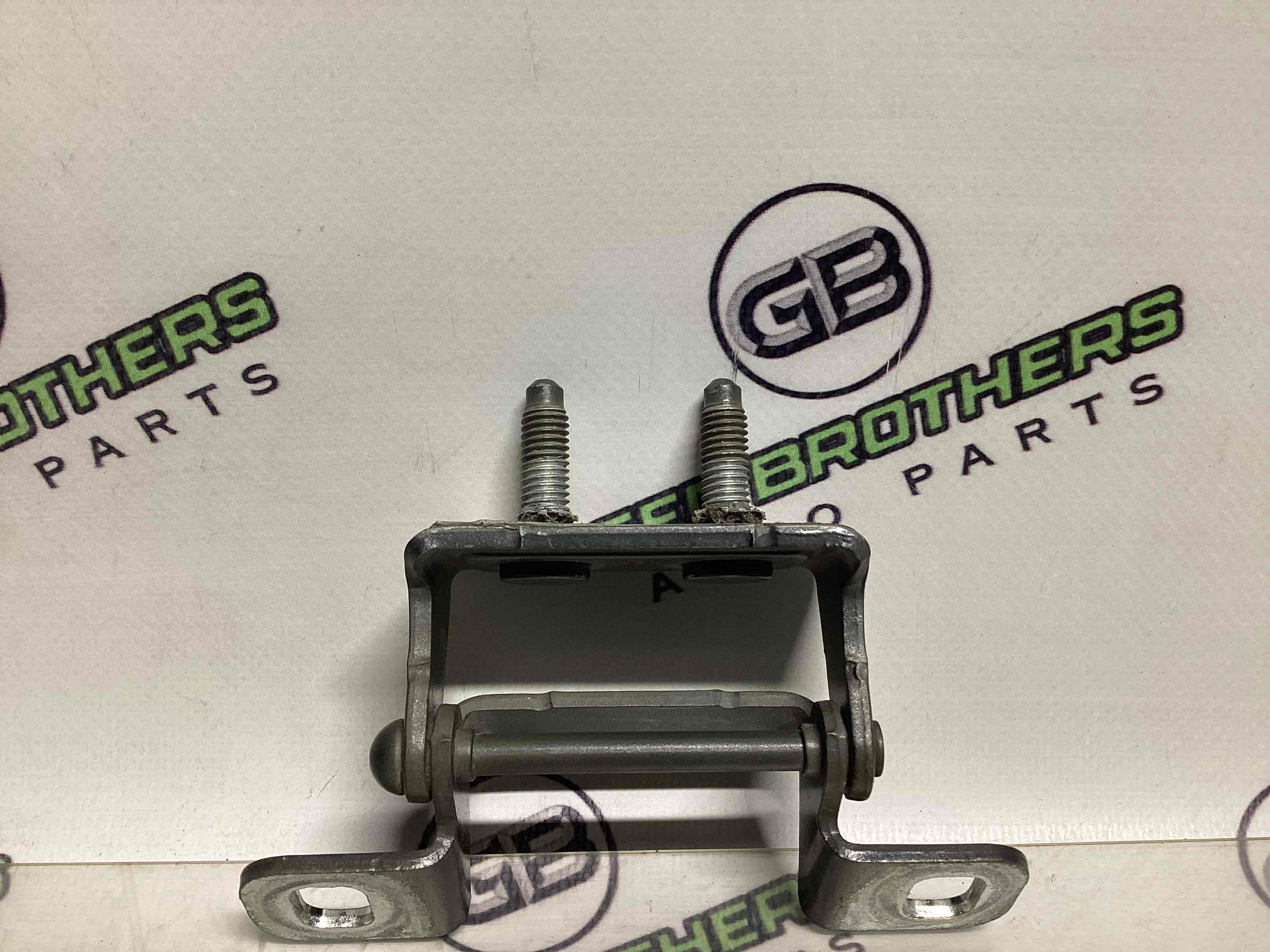 Петля кришки багажника, двері багажника