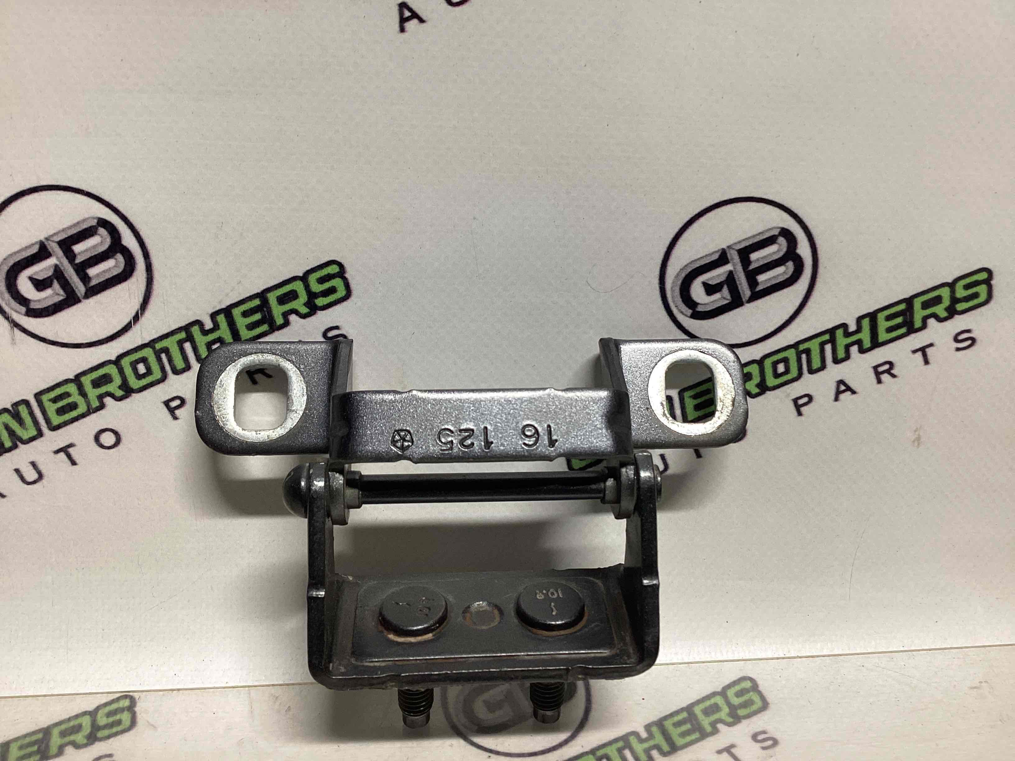 Петля кришки багажника, двері багажника