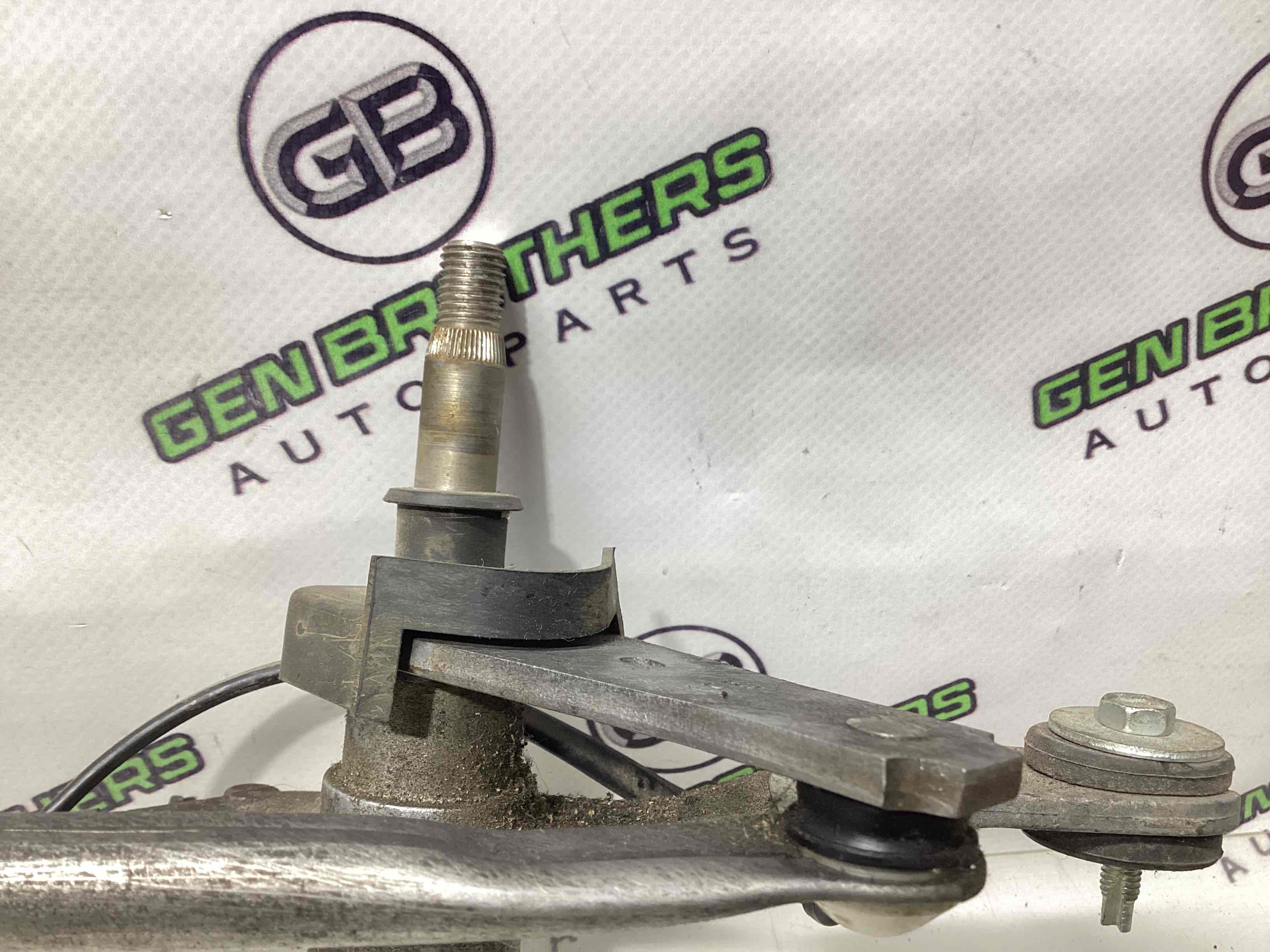 Механізм склоочисника, трапеція двірників