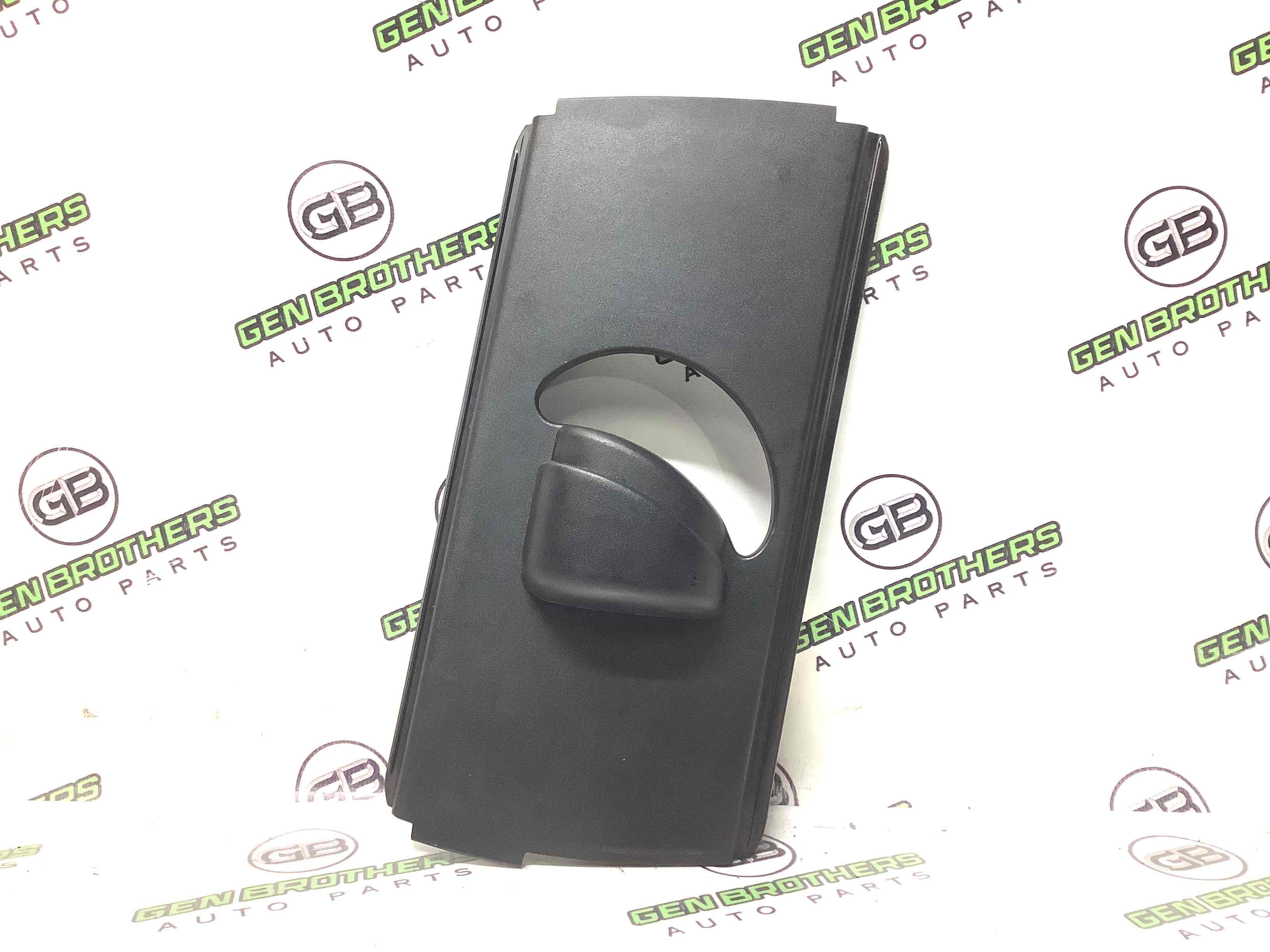 Обшивка центральної стійки права