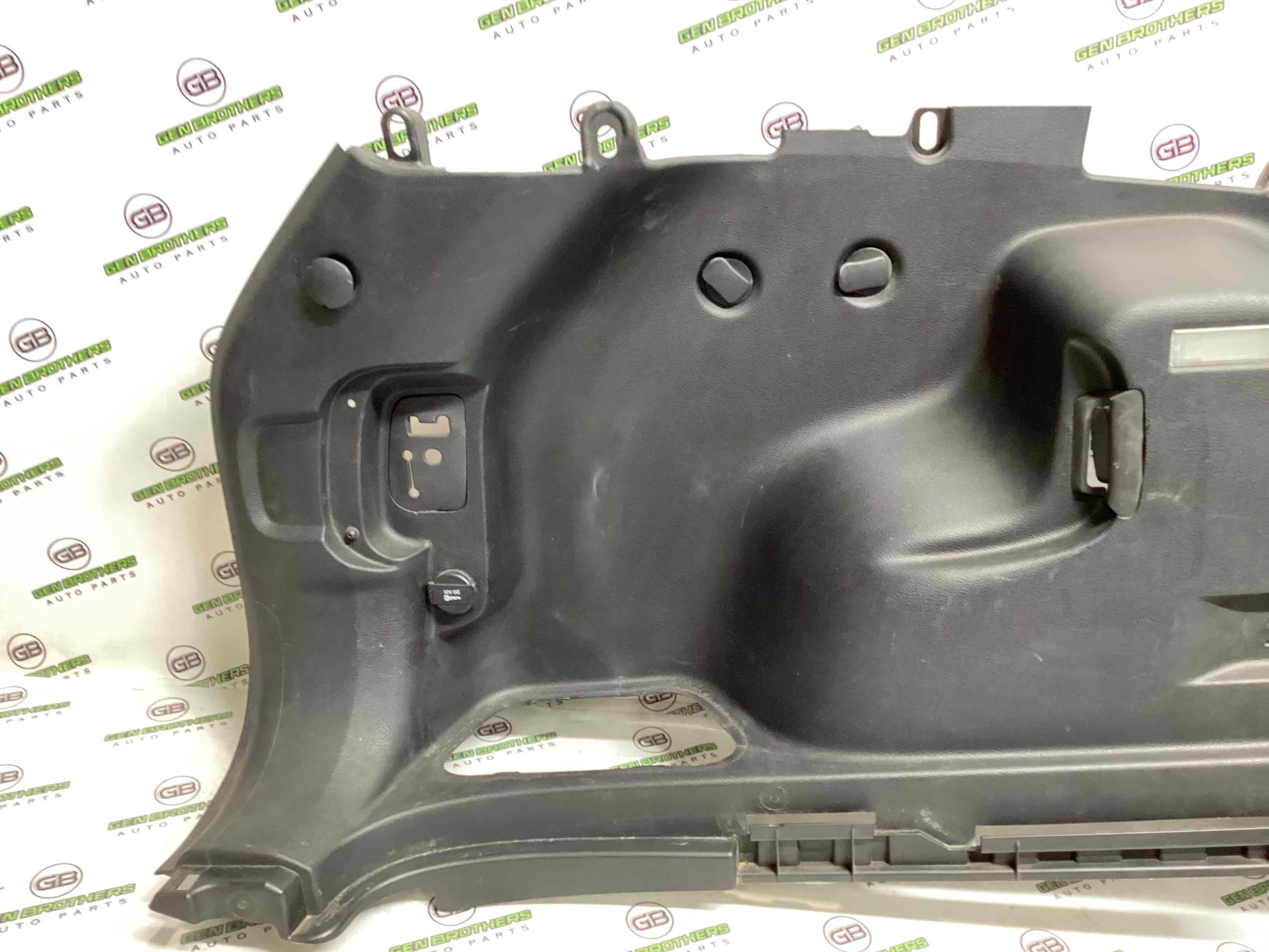 Елементи оздоблення багажника