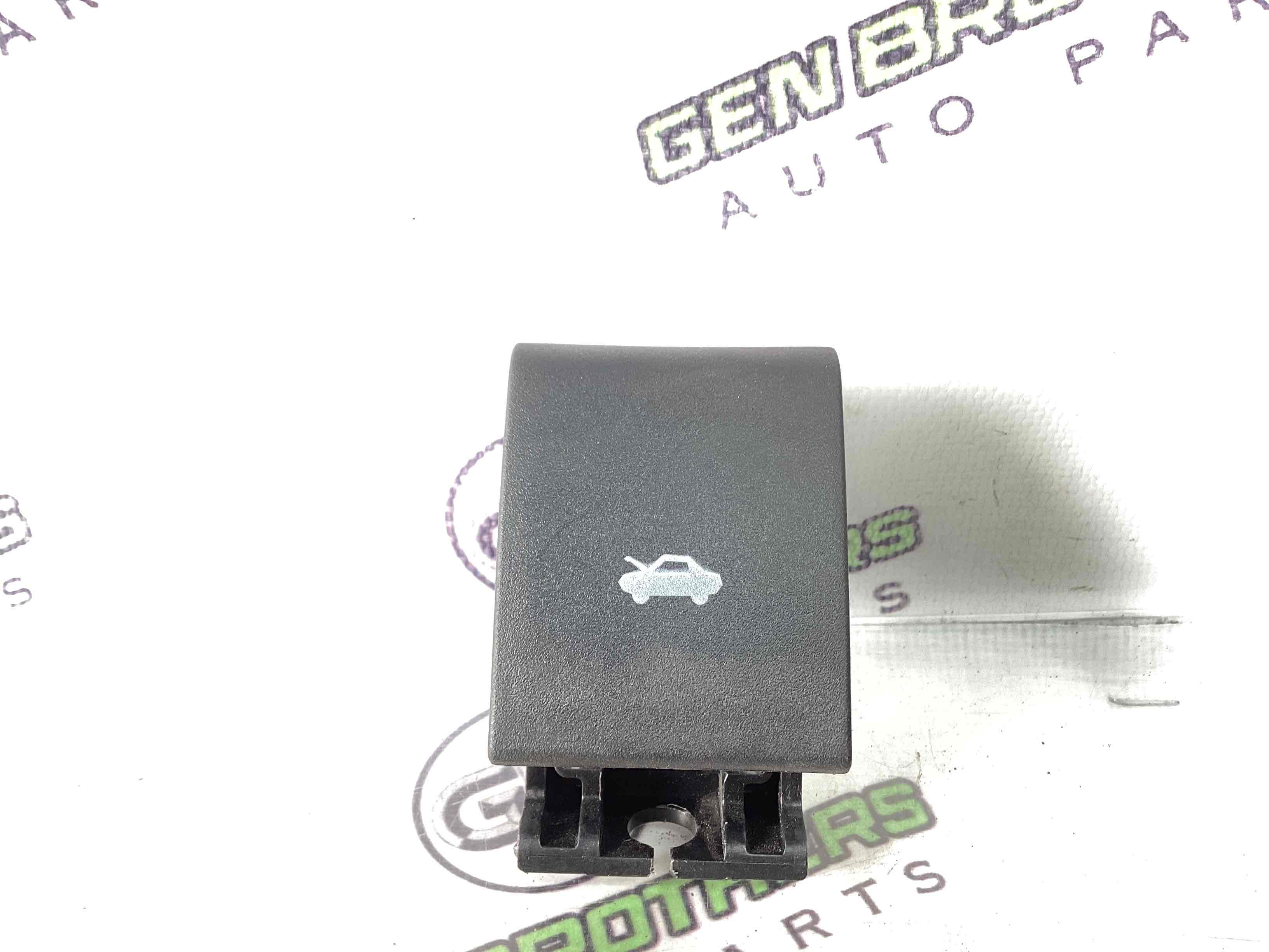 Ручка відкривання капота