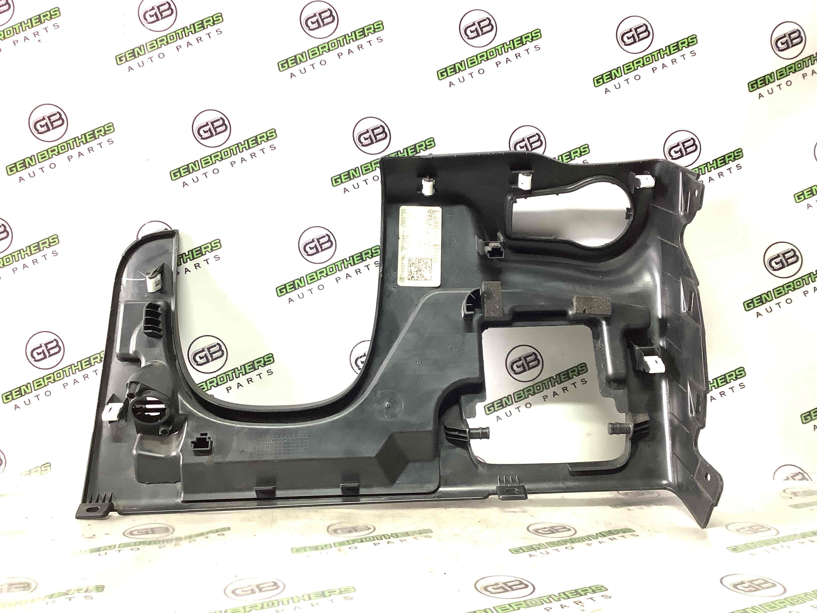 Обшивка панелі приладів торпедо