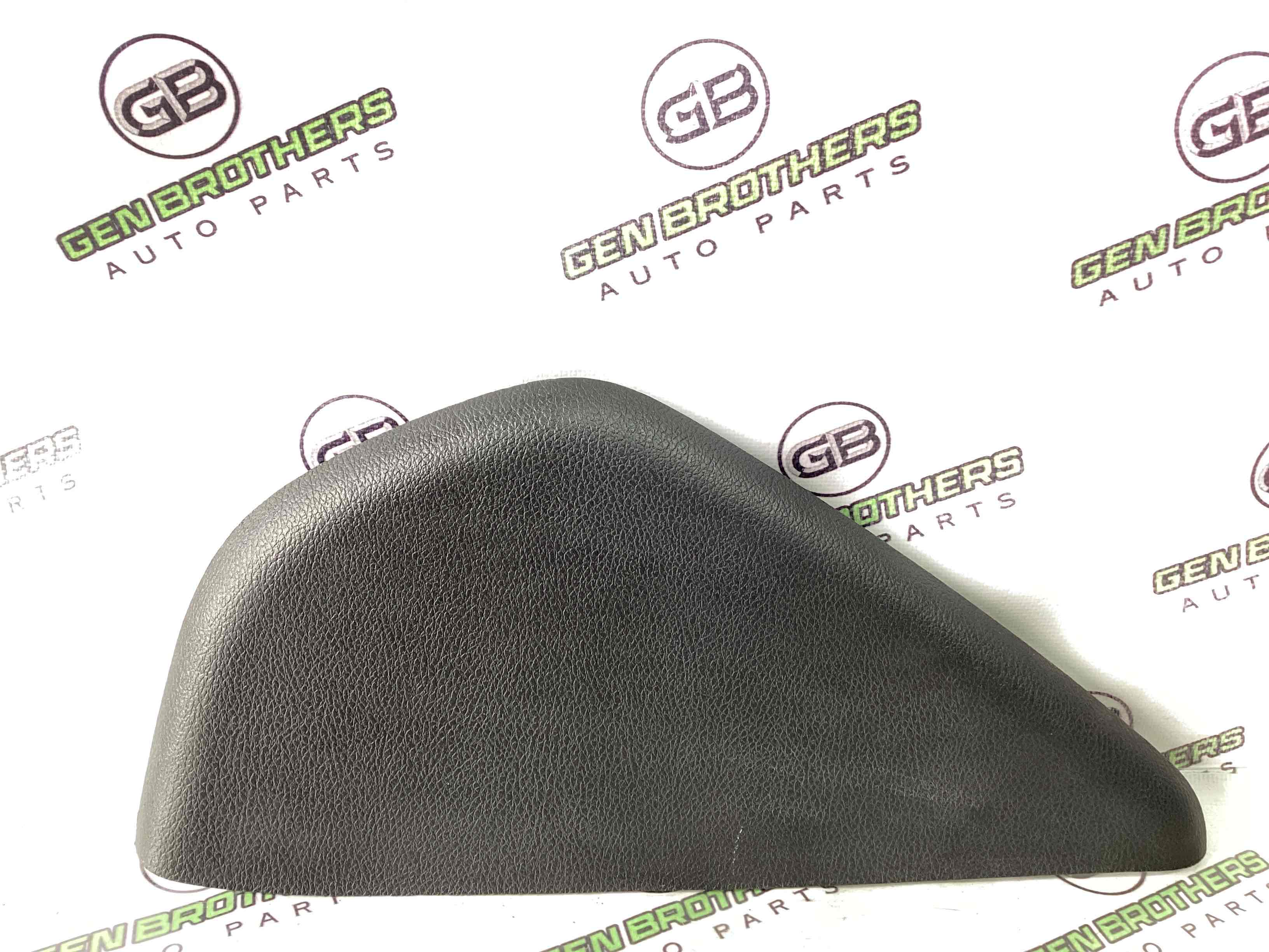 Обшивка панелі приладів торпедо