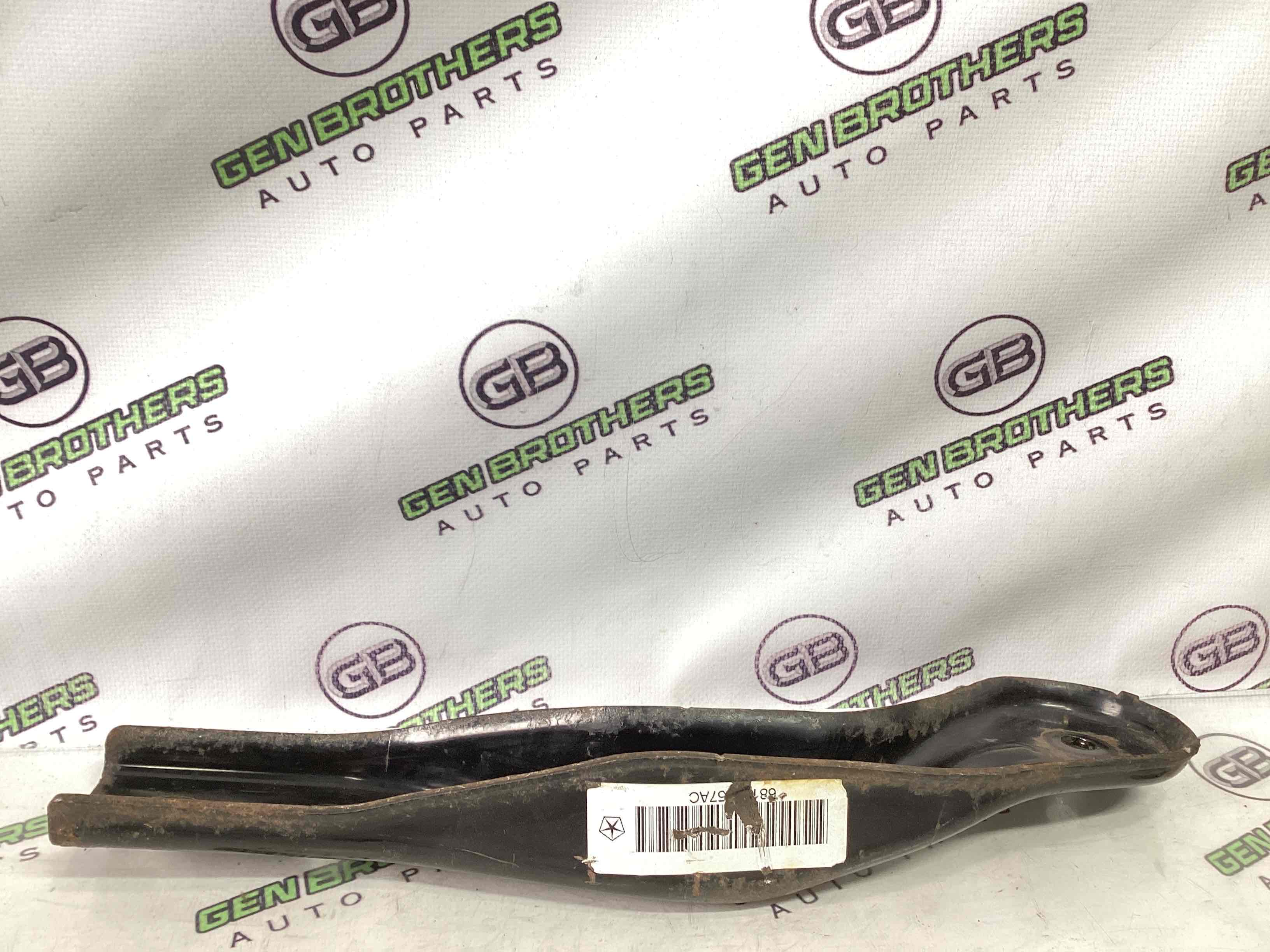 Кронштейн заднього підрамника