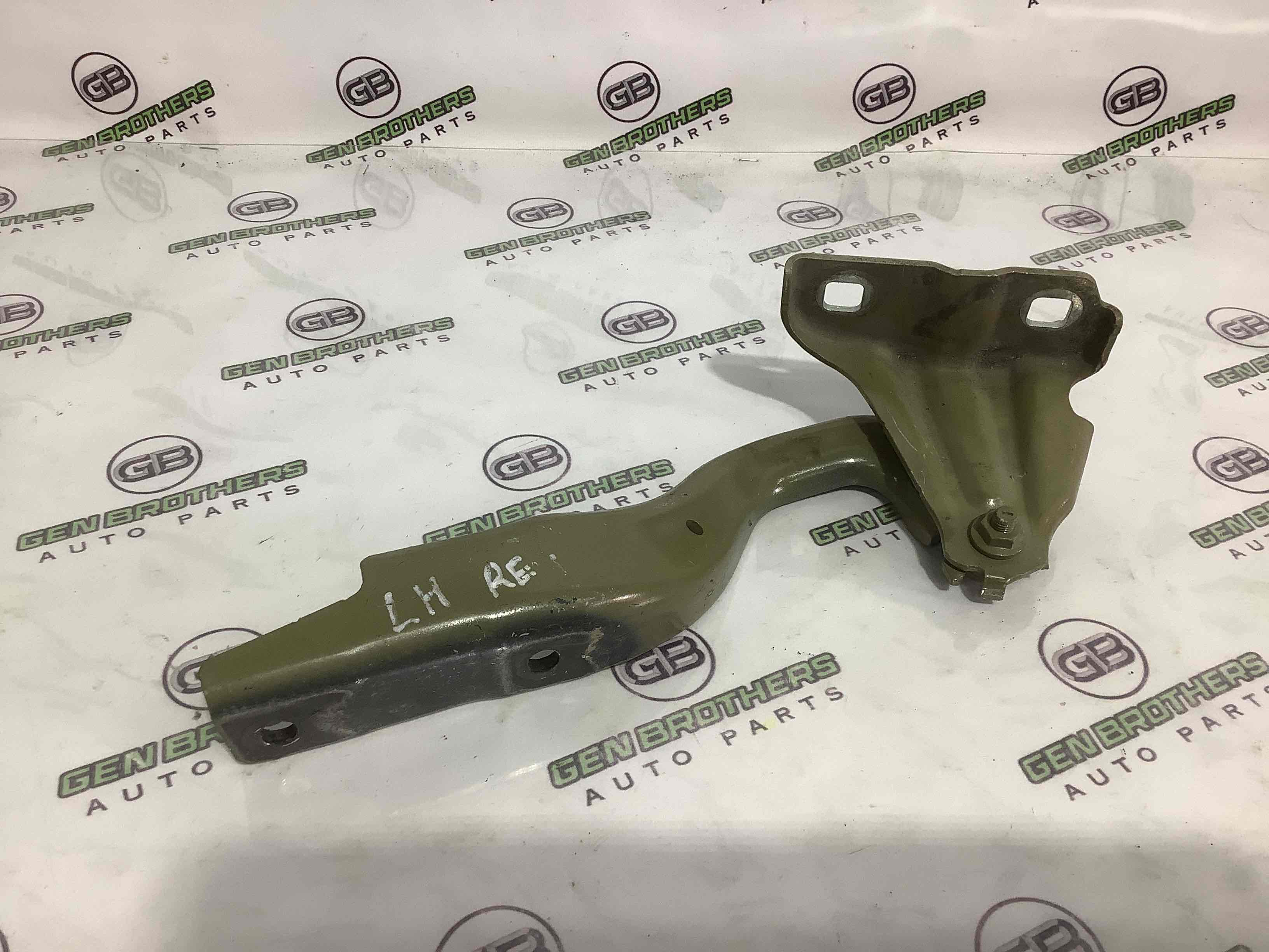 Петля капота, кронштейн капота