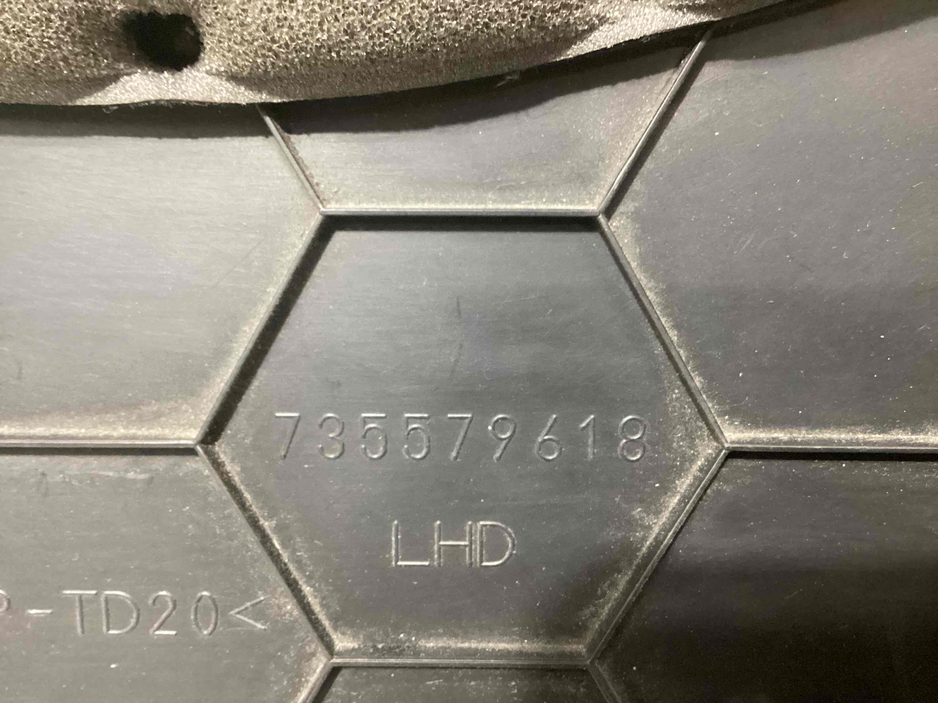 Пластикові елементи салону