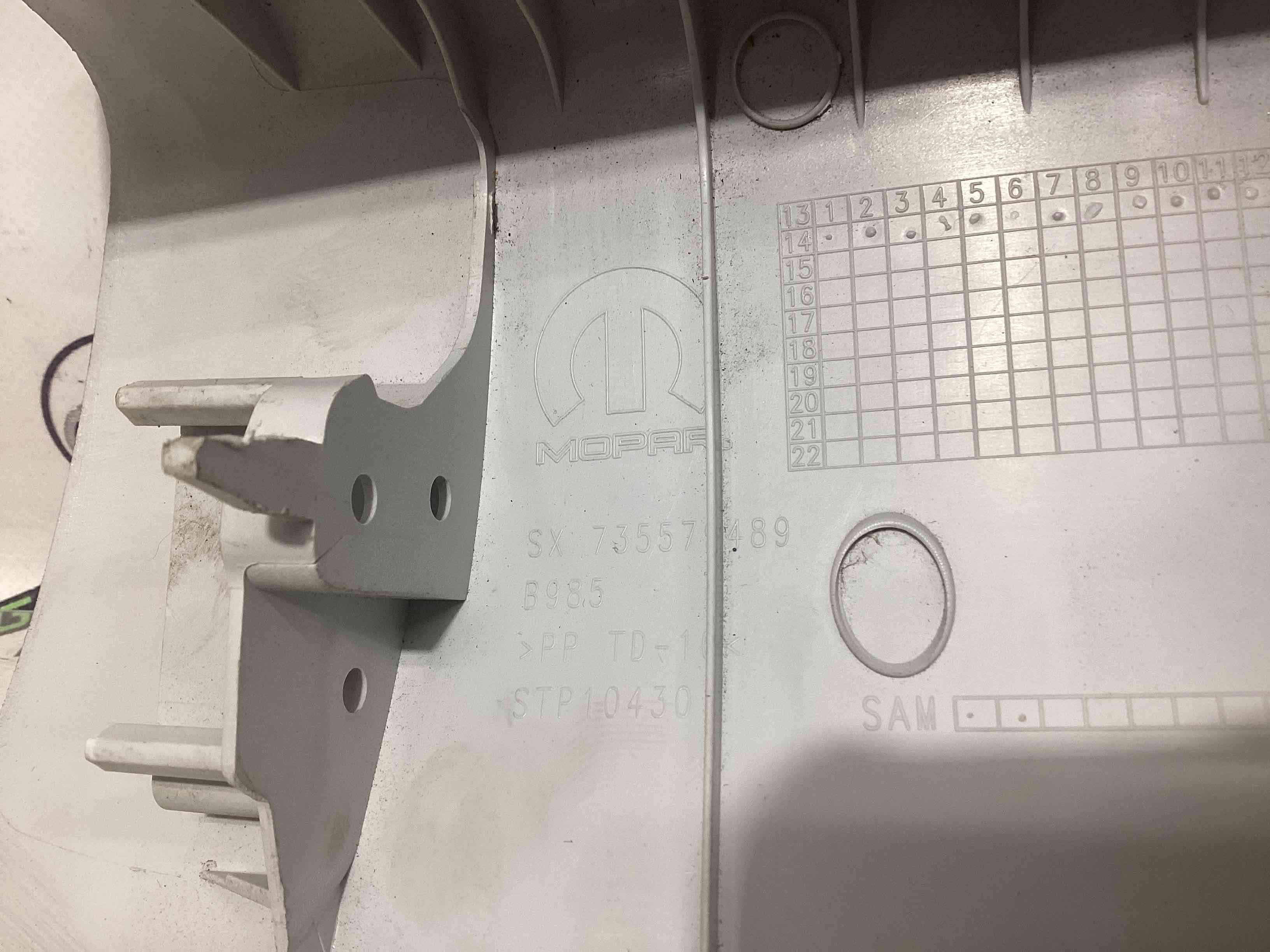 Обшивка передньої стійки ліва