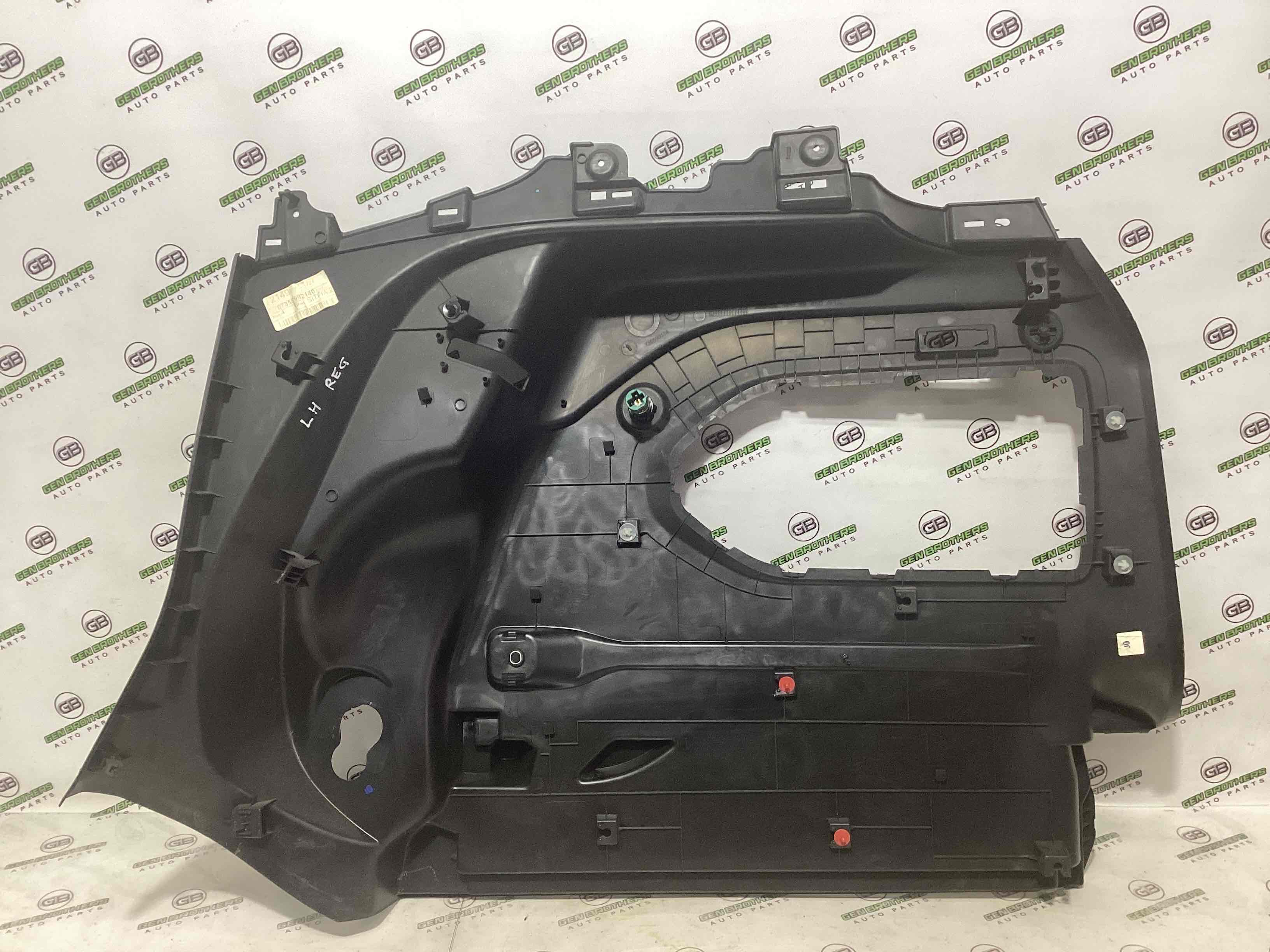 Елементи оздоблення багажника