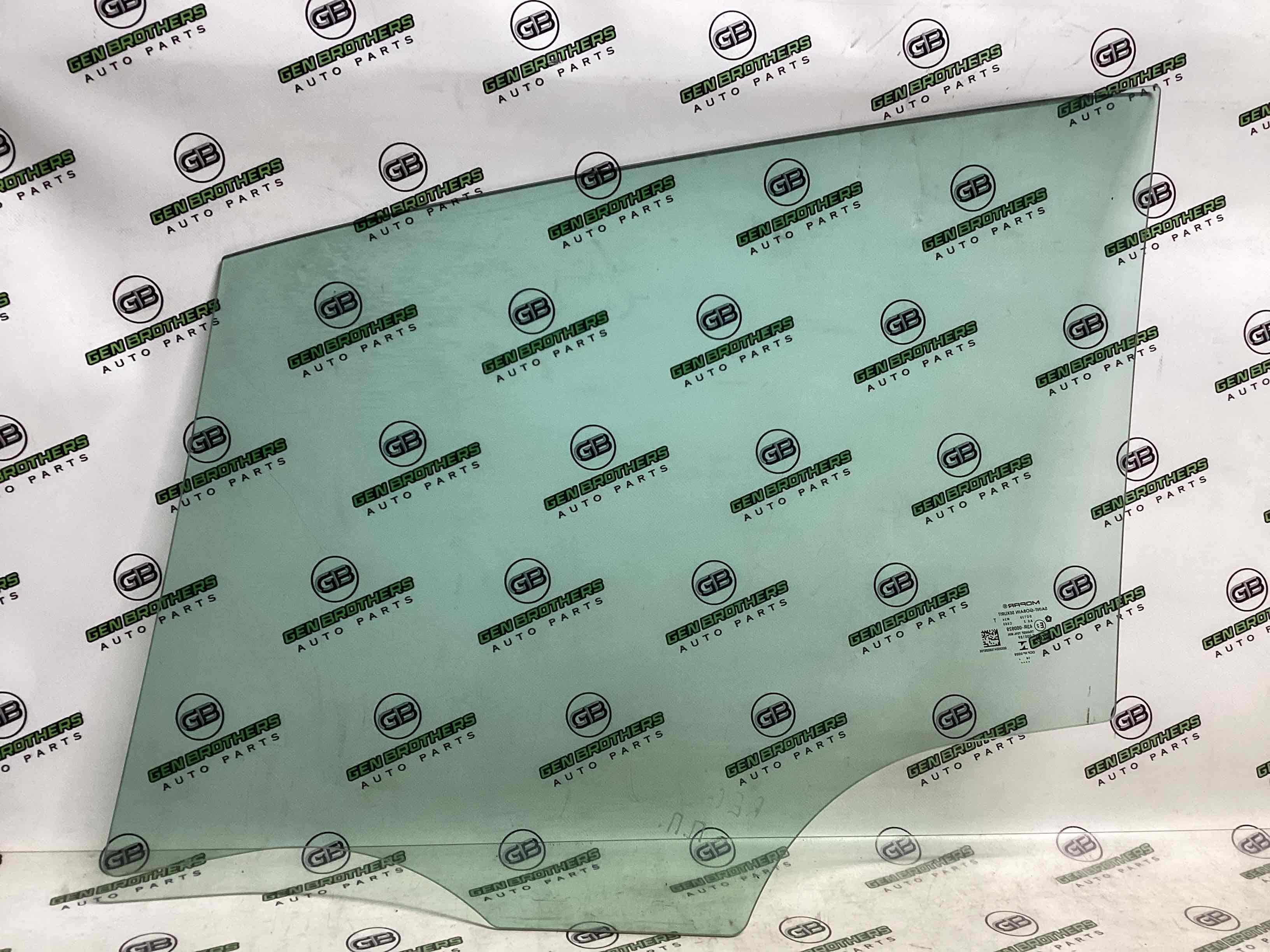 Скло переднє праве