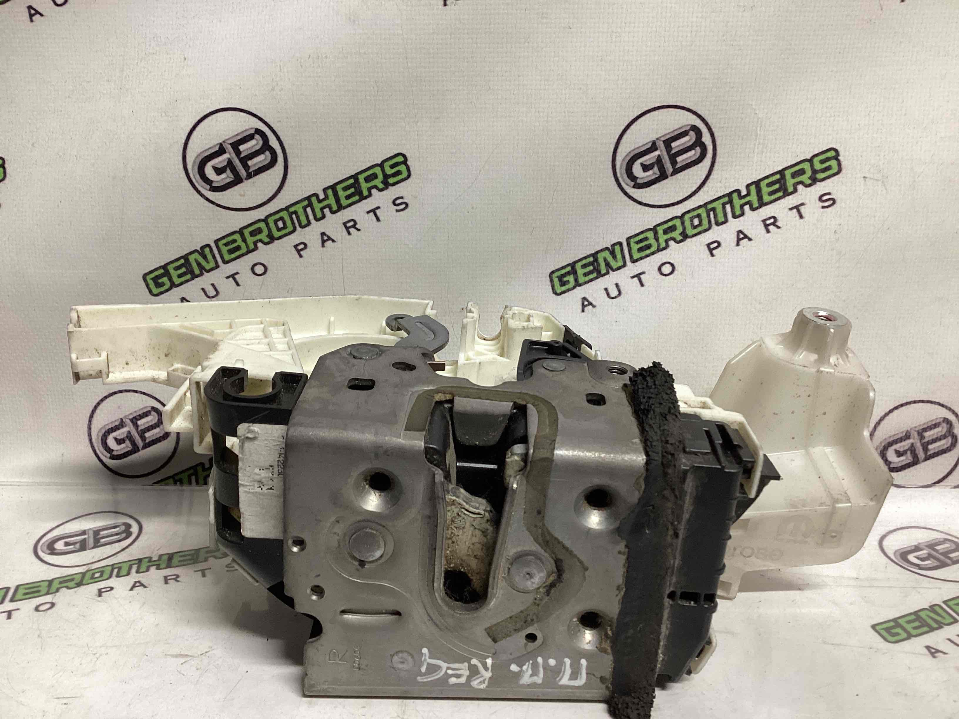 Замок дверей передньої правої