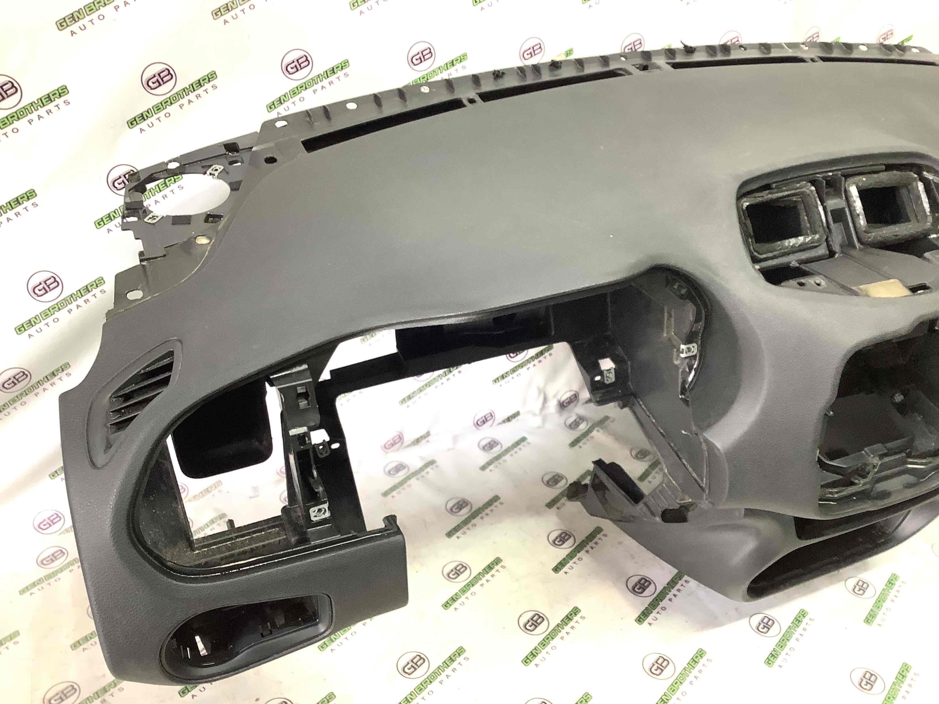 Панель передня салону торпедо