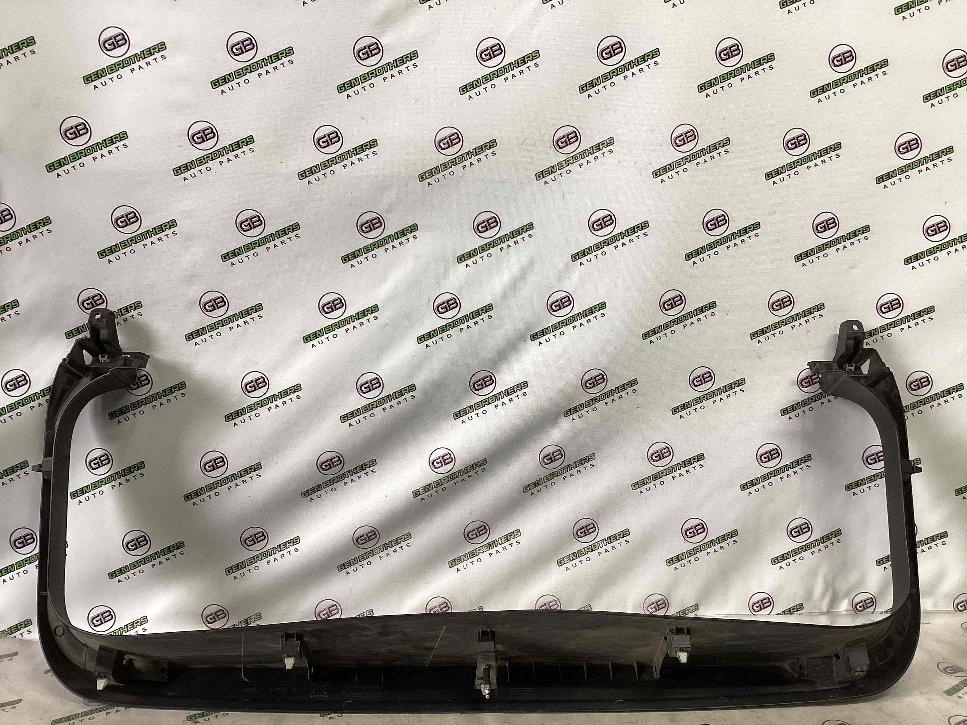 Елементи оздоблення багажника