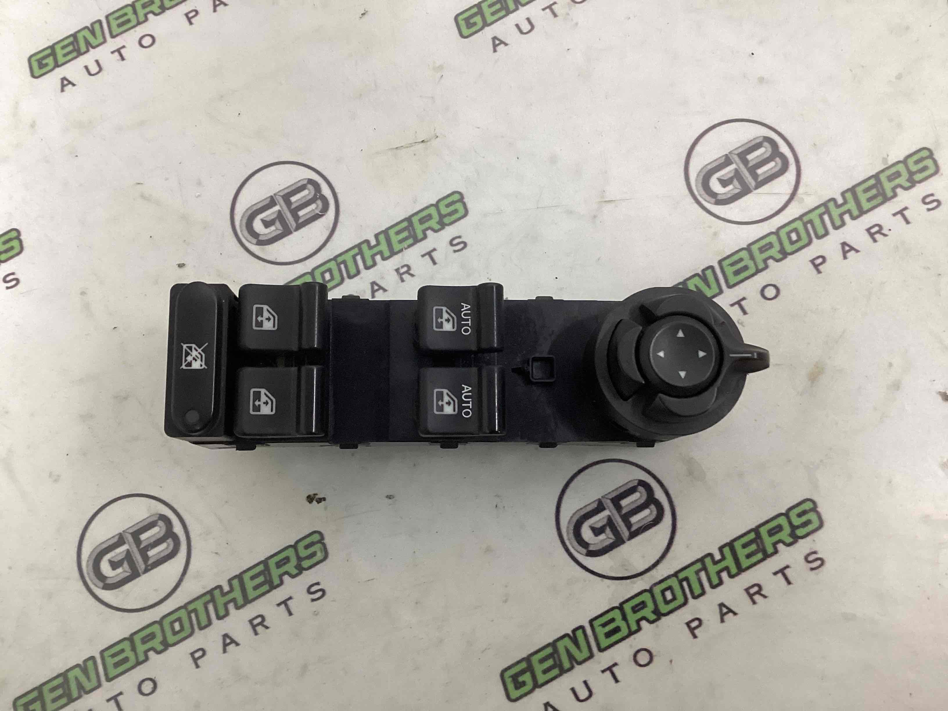 Кнопки керування склопідйомниками