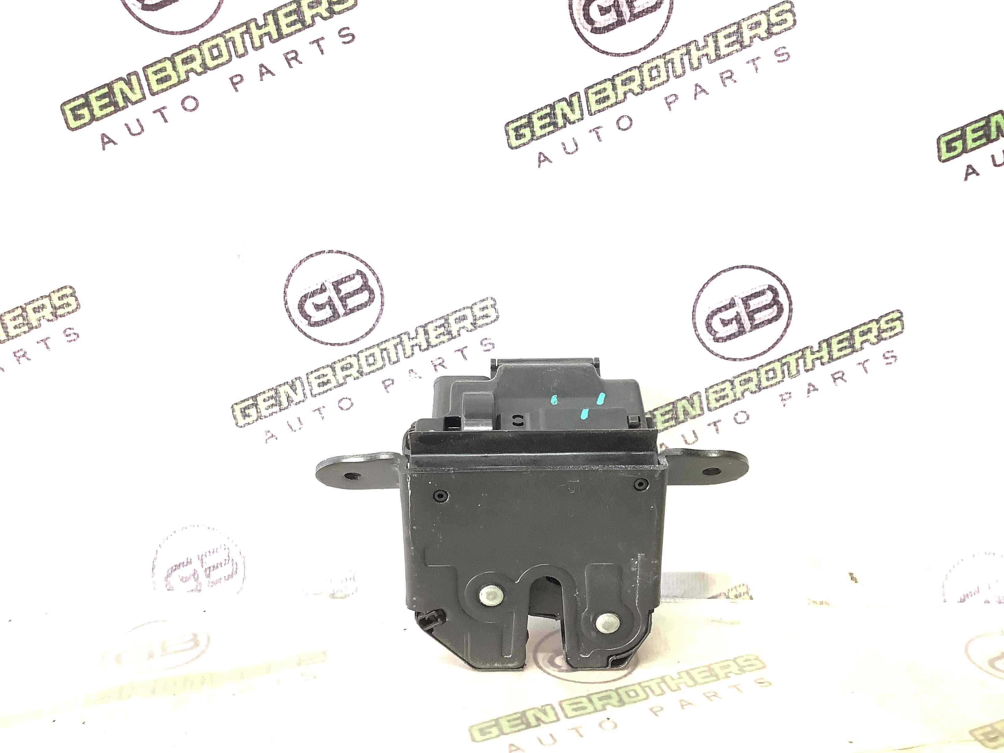 Замок багажника