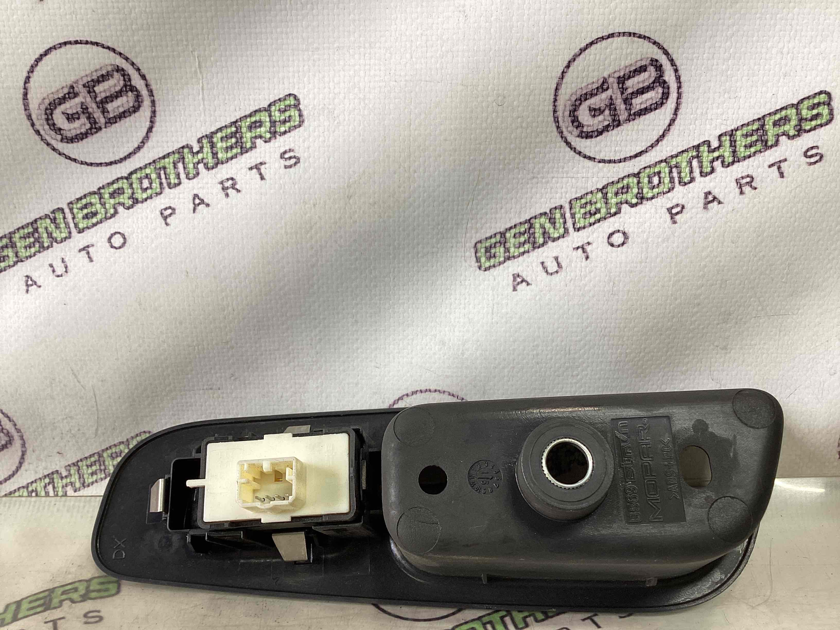 Кнопки керування склопідйомниками