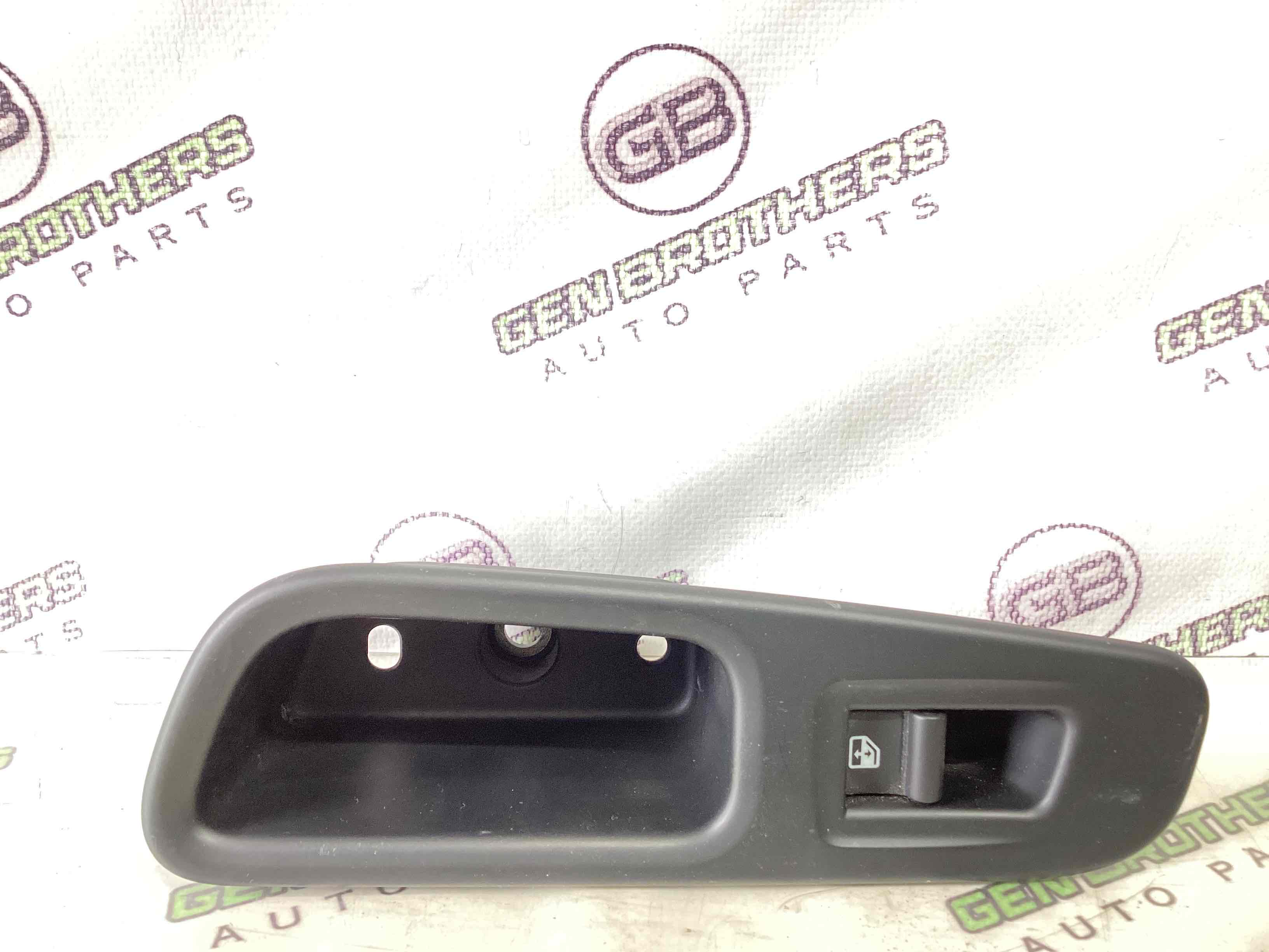 Кнопки керування склопідйомниками