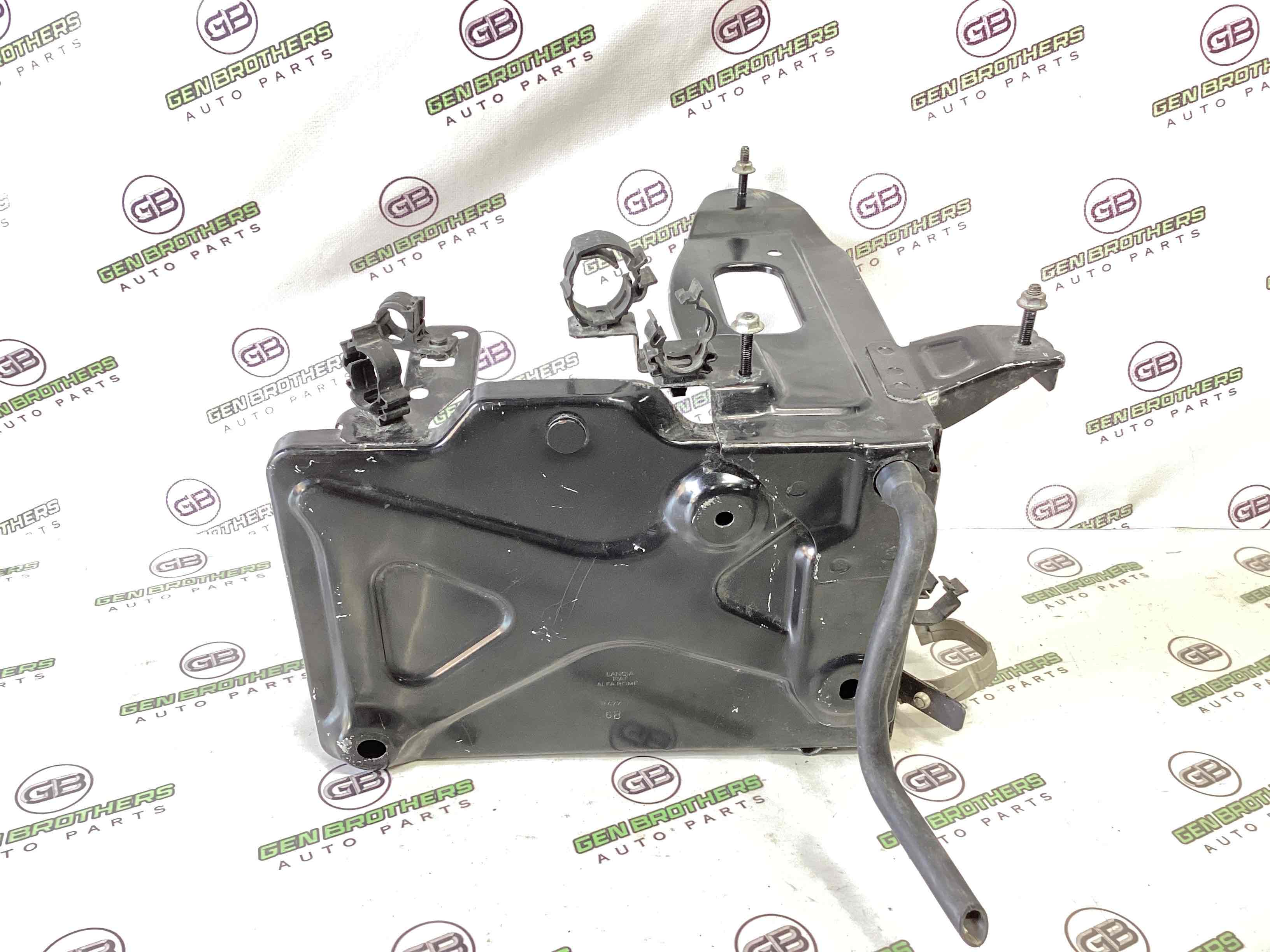 Полиця акумулятора, кришка, кріплення майданчик АКБ