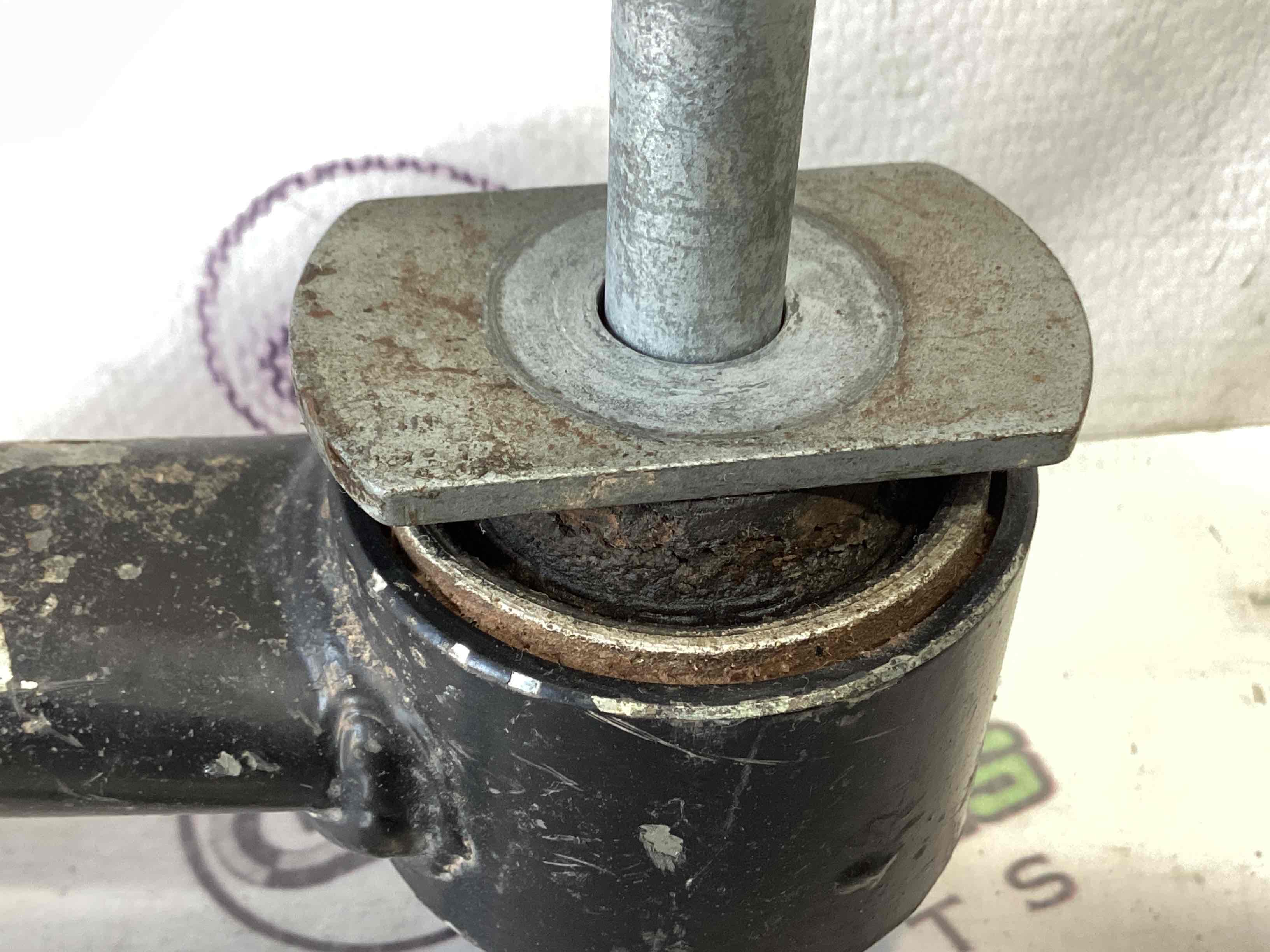 Важіль задній