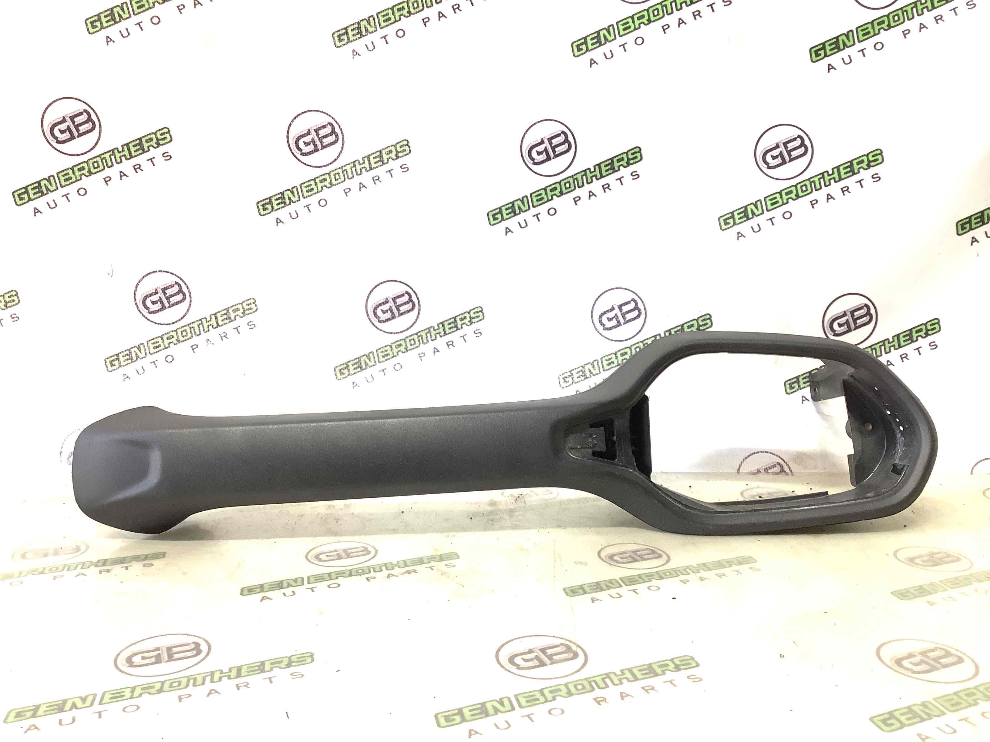 Обшивка панелі приладів торпедо