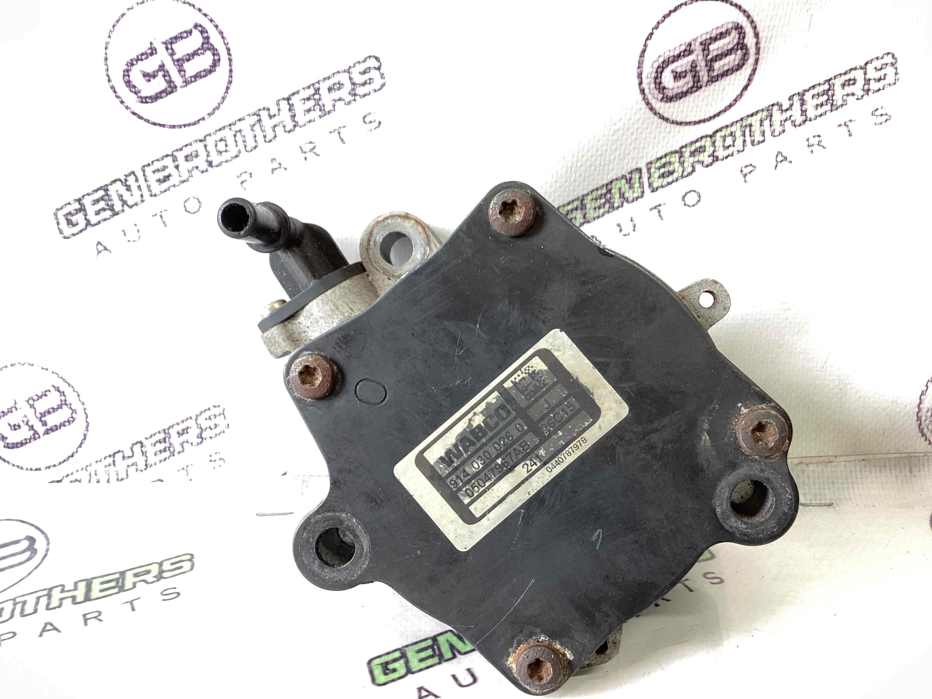 Насос вакуумний