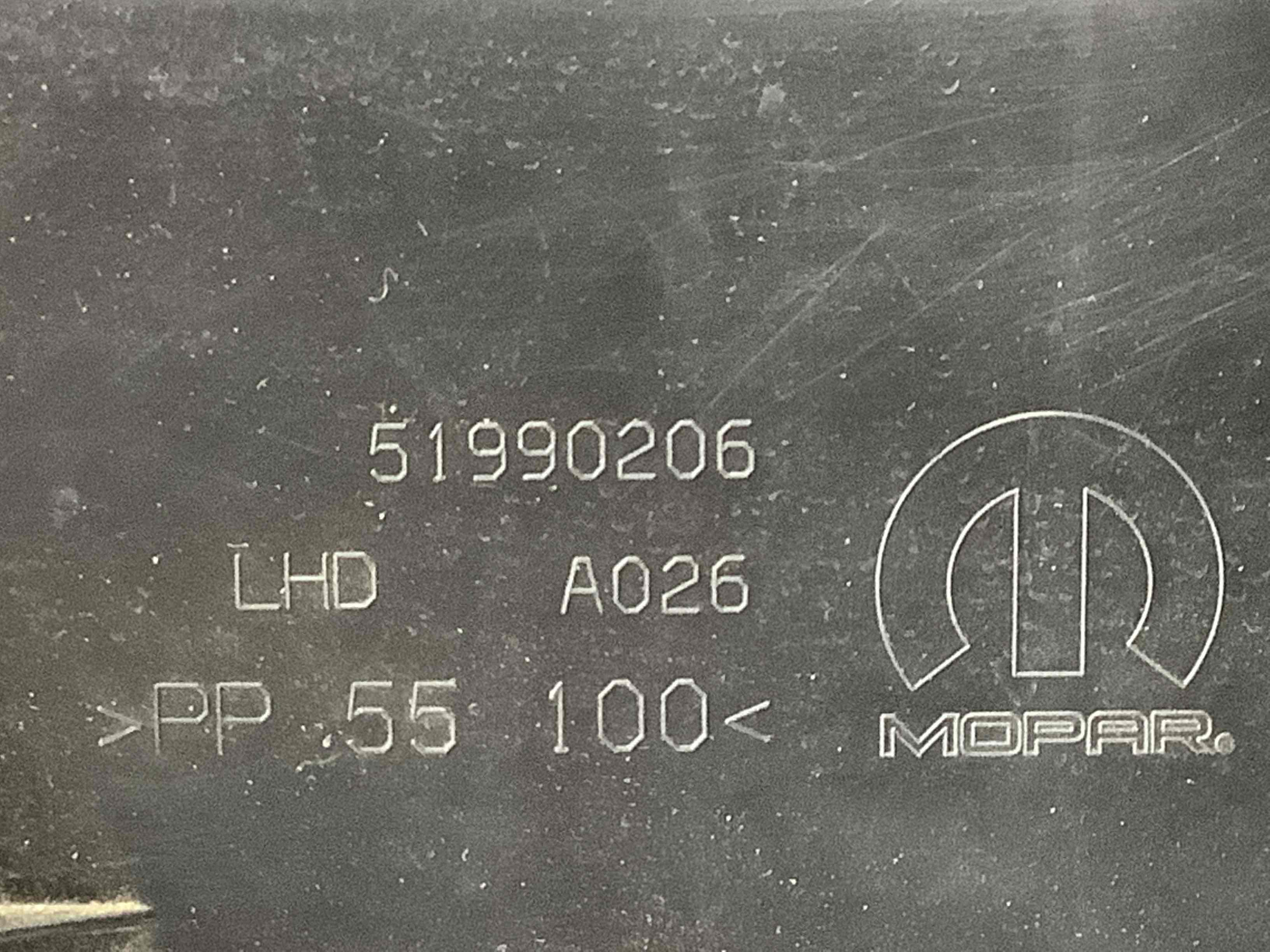 Обшивка кришки багажника