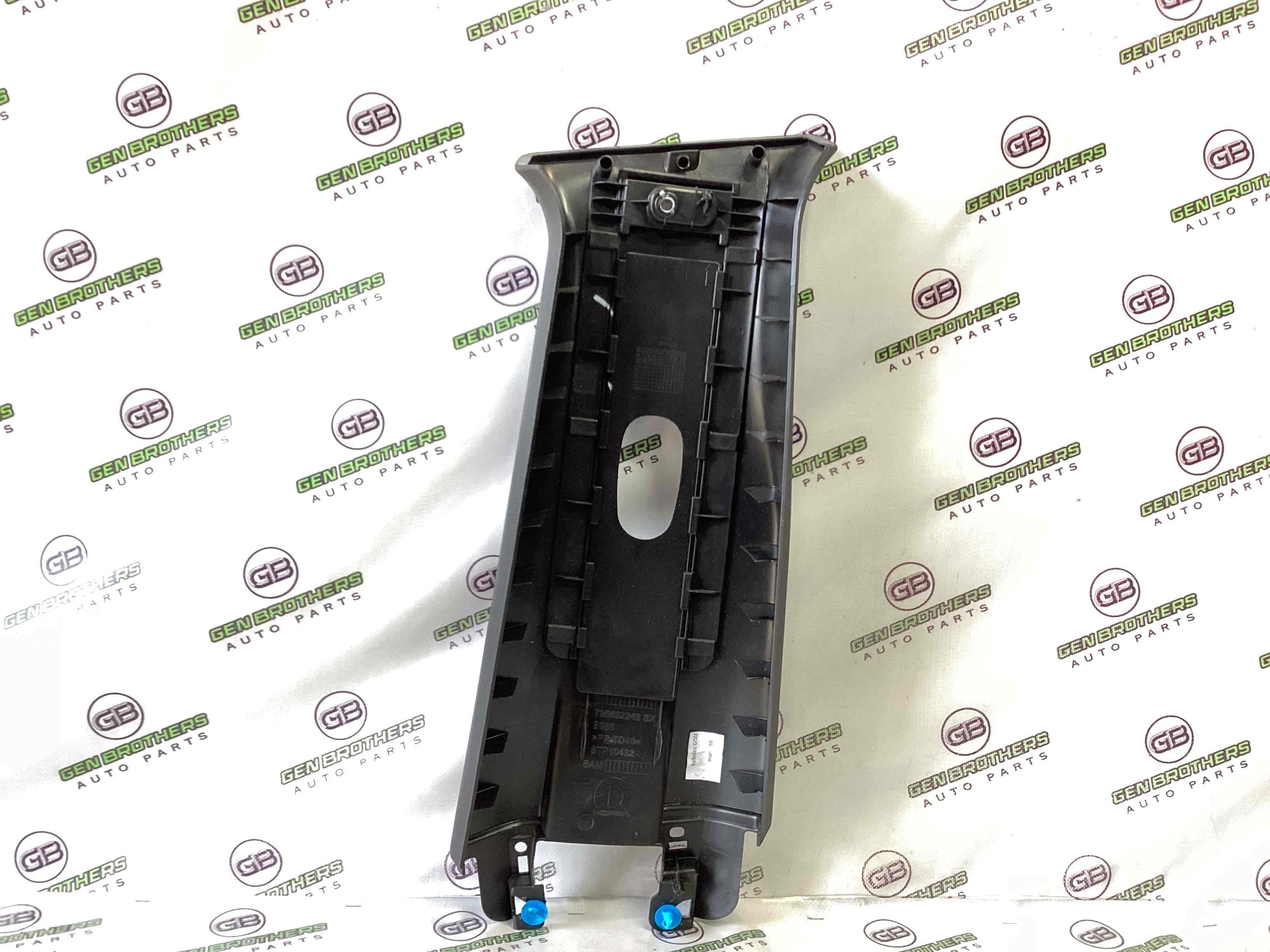 Обшивка центральної стійки ліва