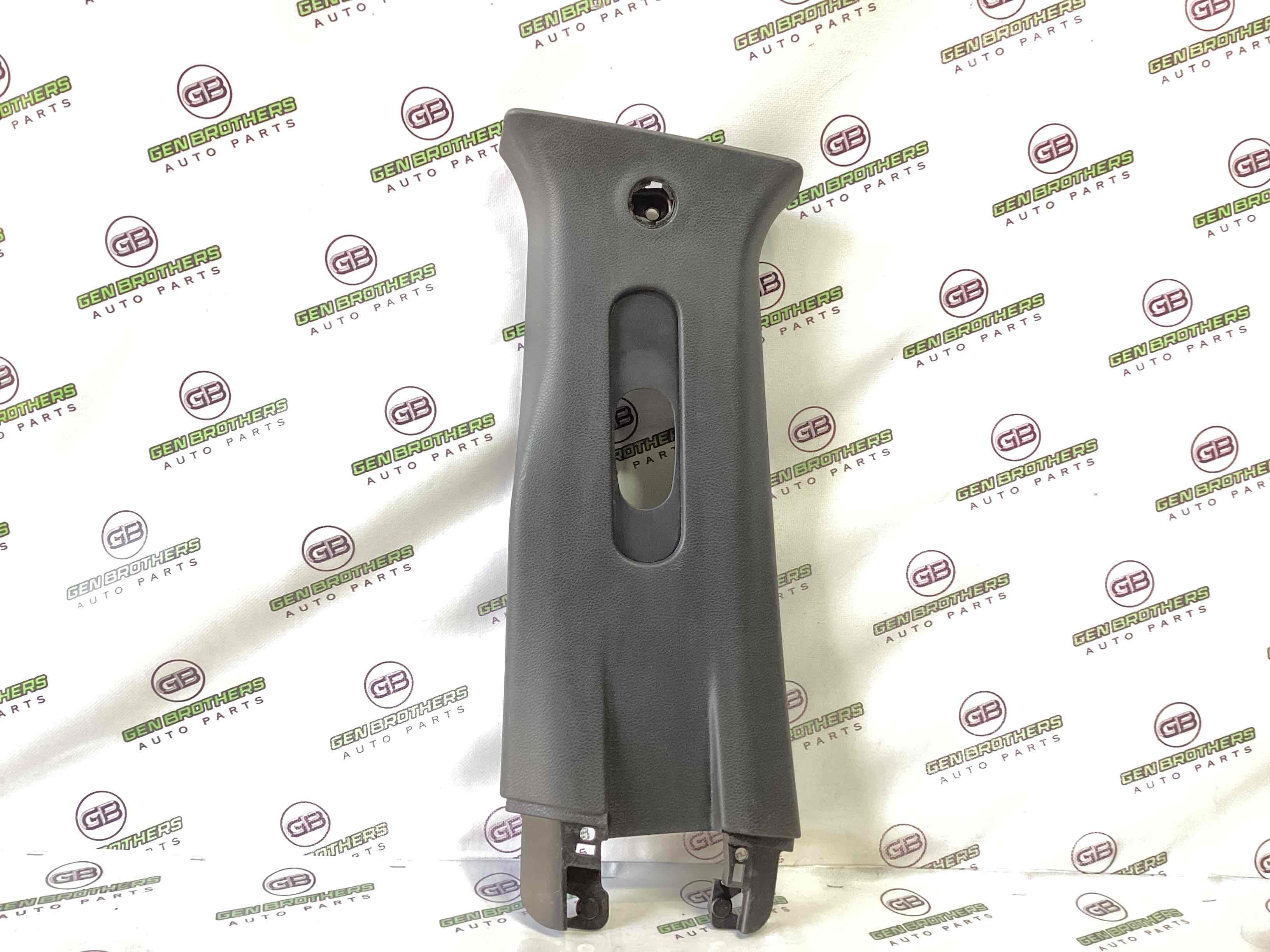 Обшивка центральної стійки ліва