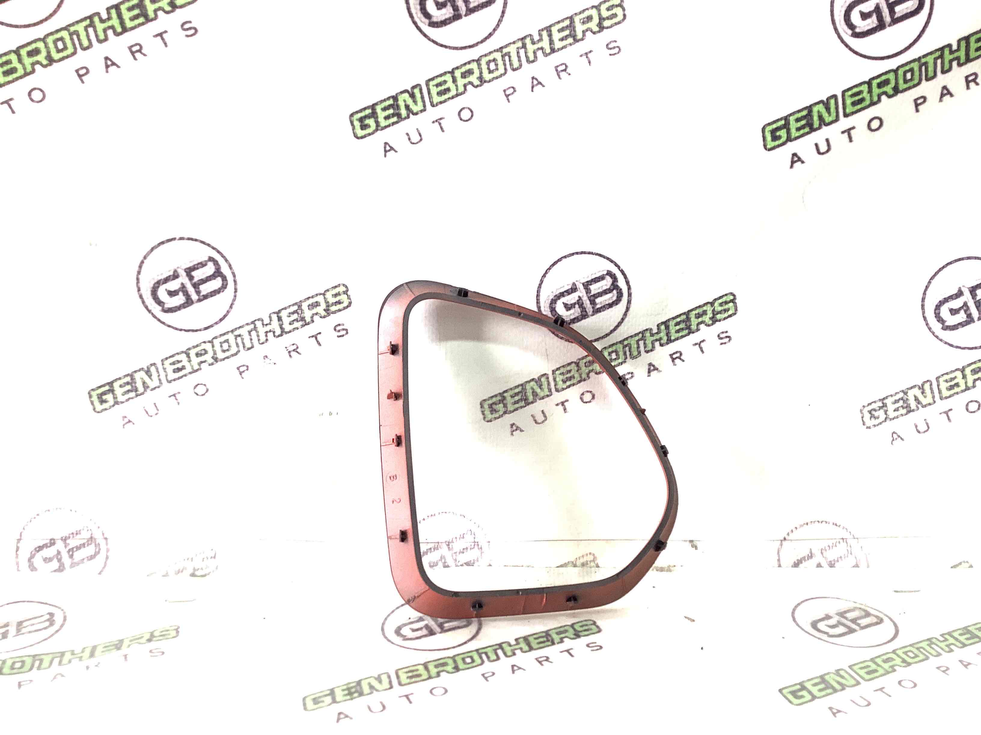 Обшивка панелі приладів торпедо