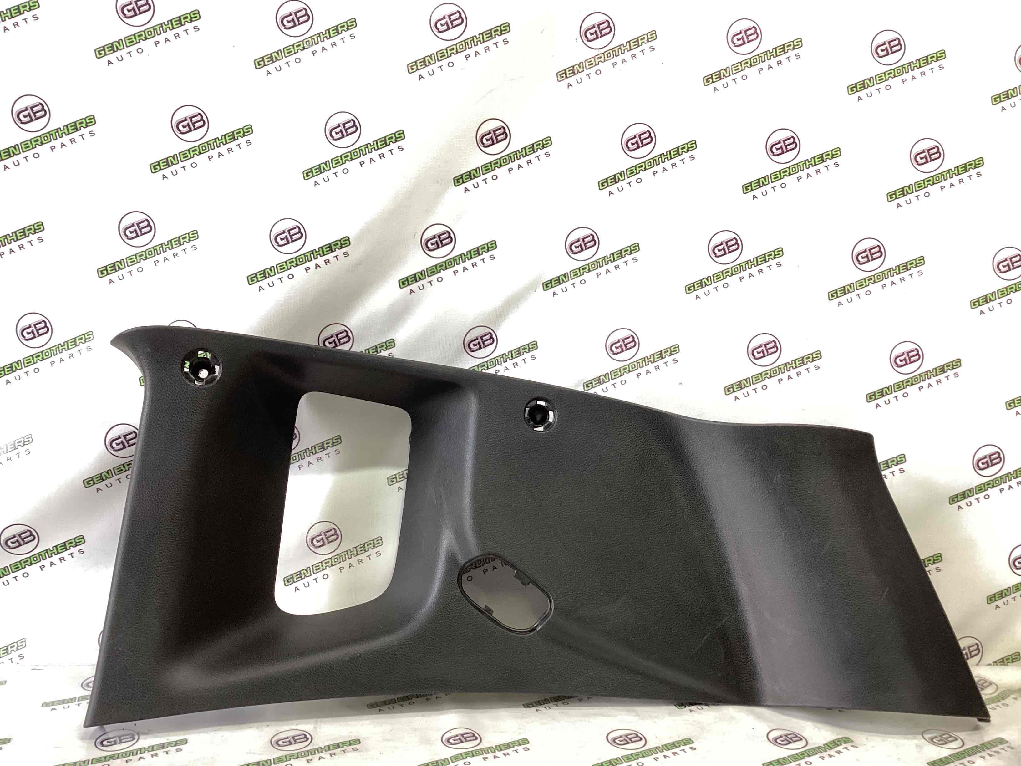 Обшивка задньої стійки права