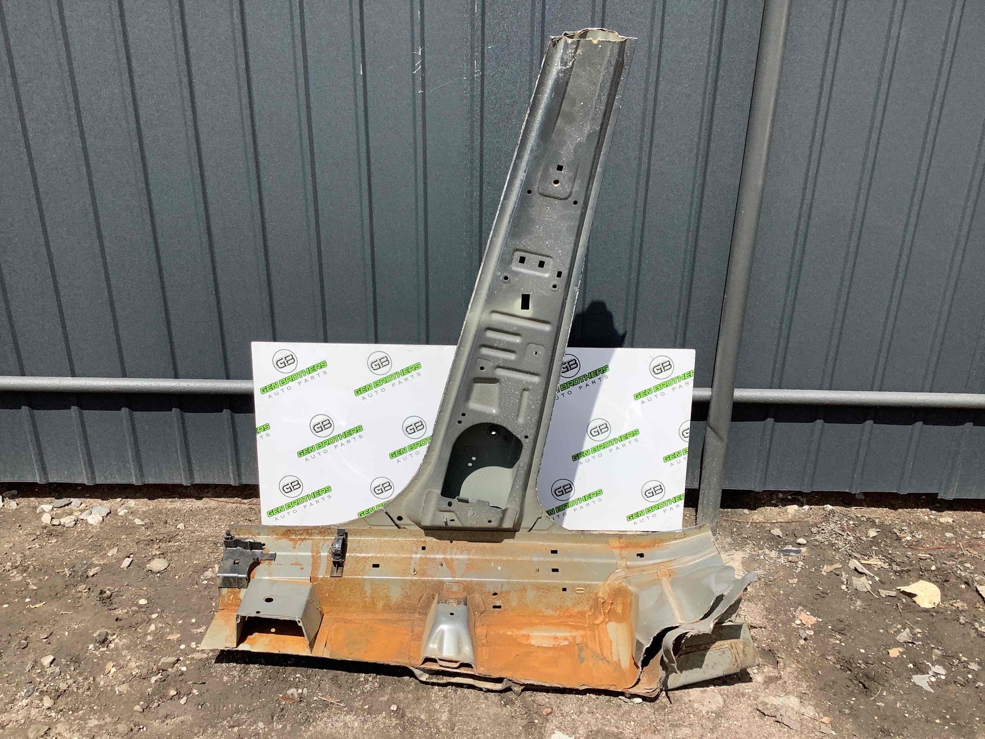 Стійки кузова та пороги