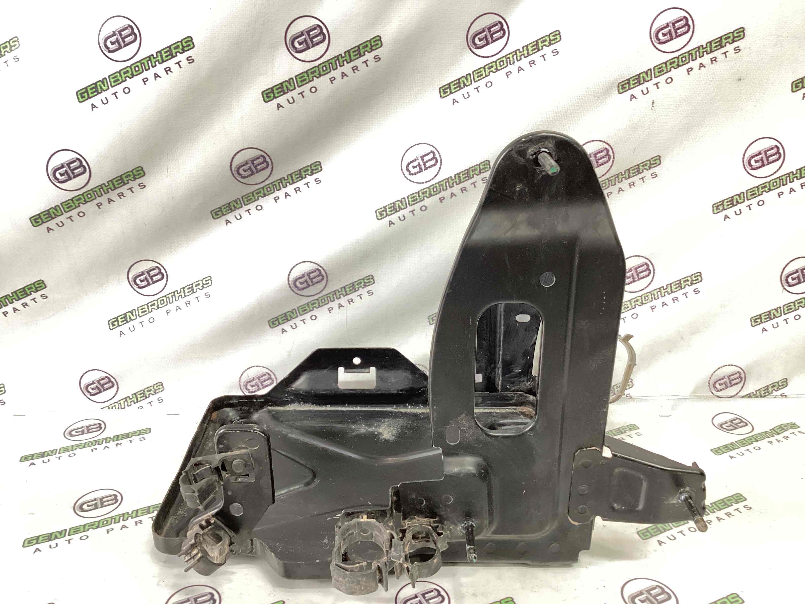 Полиця акумулятора, кришка, кріплення майданчик АКБ