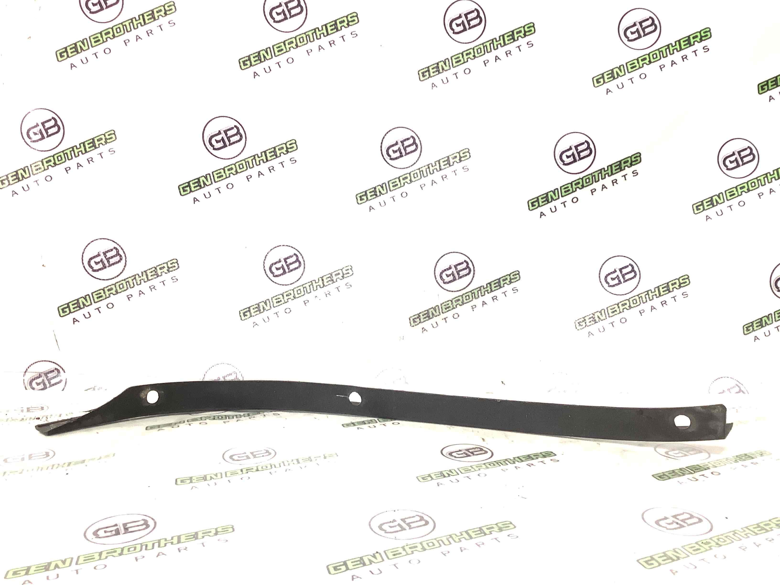 Заглушка в підкрилок, накладка/ізолятор підкрилка