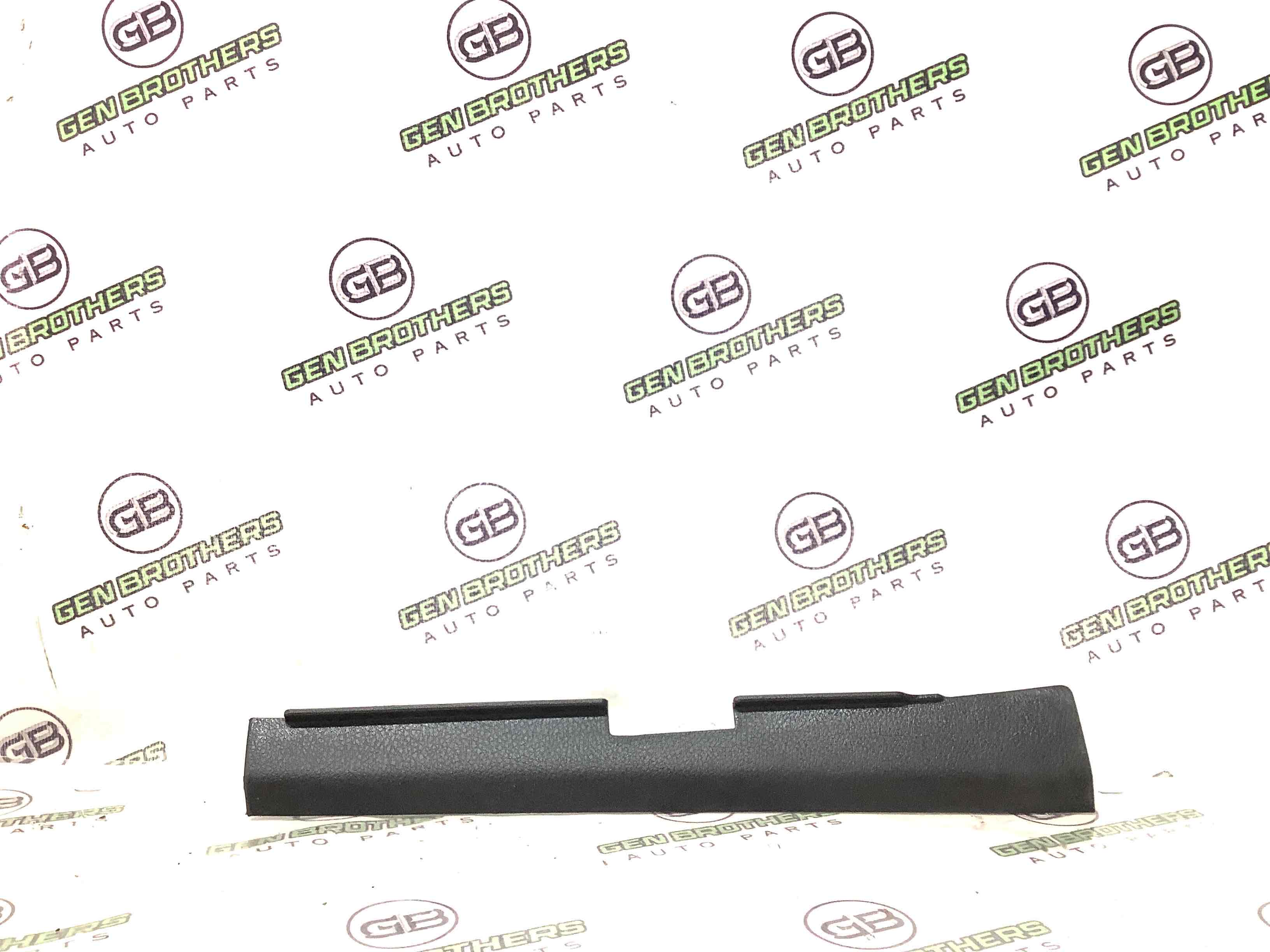 Обшивка панелі приладів торпедо