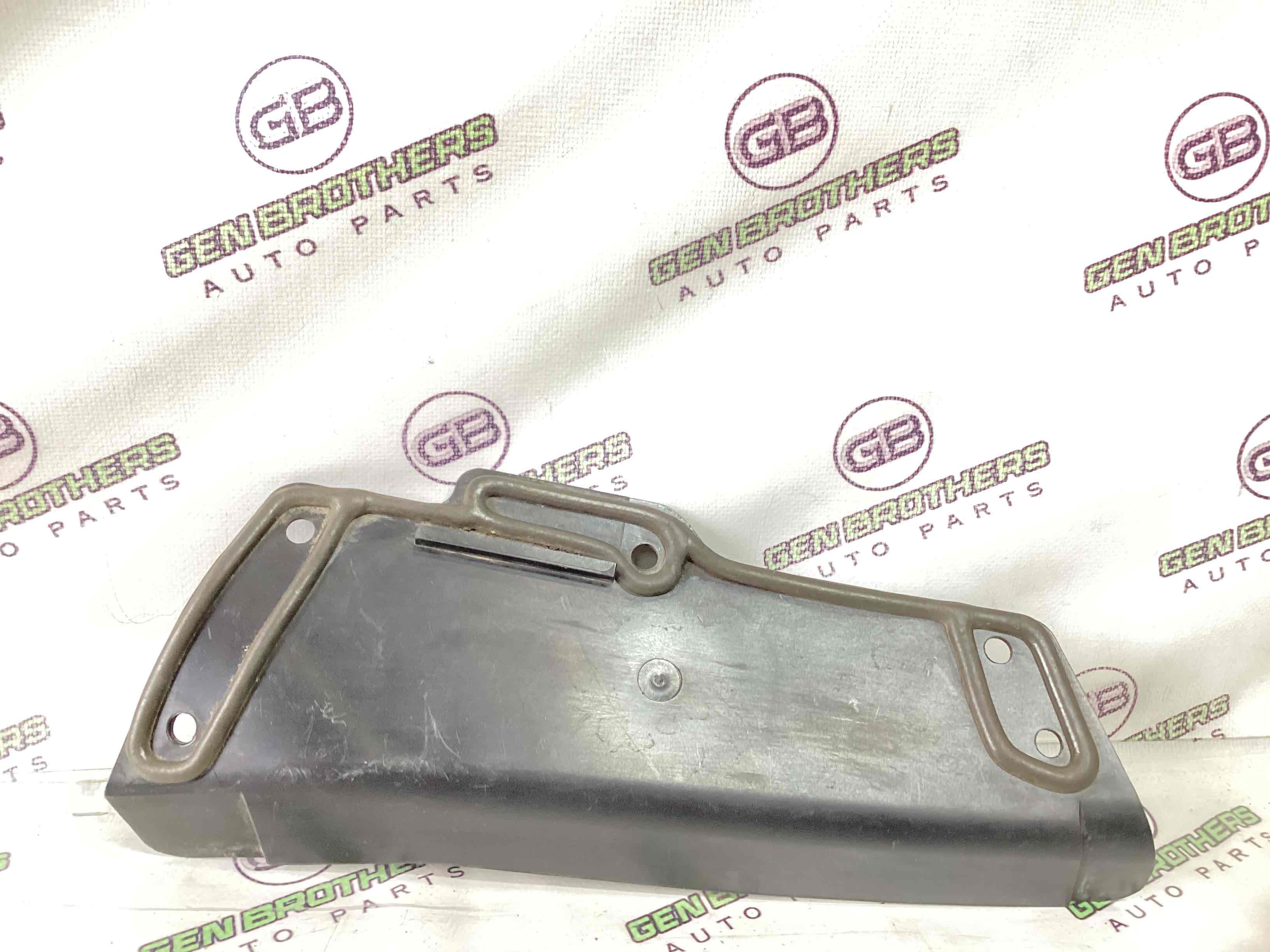 Жабо трапеції двірників, кріплення жабо