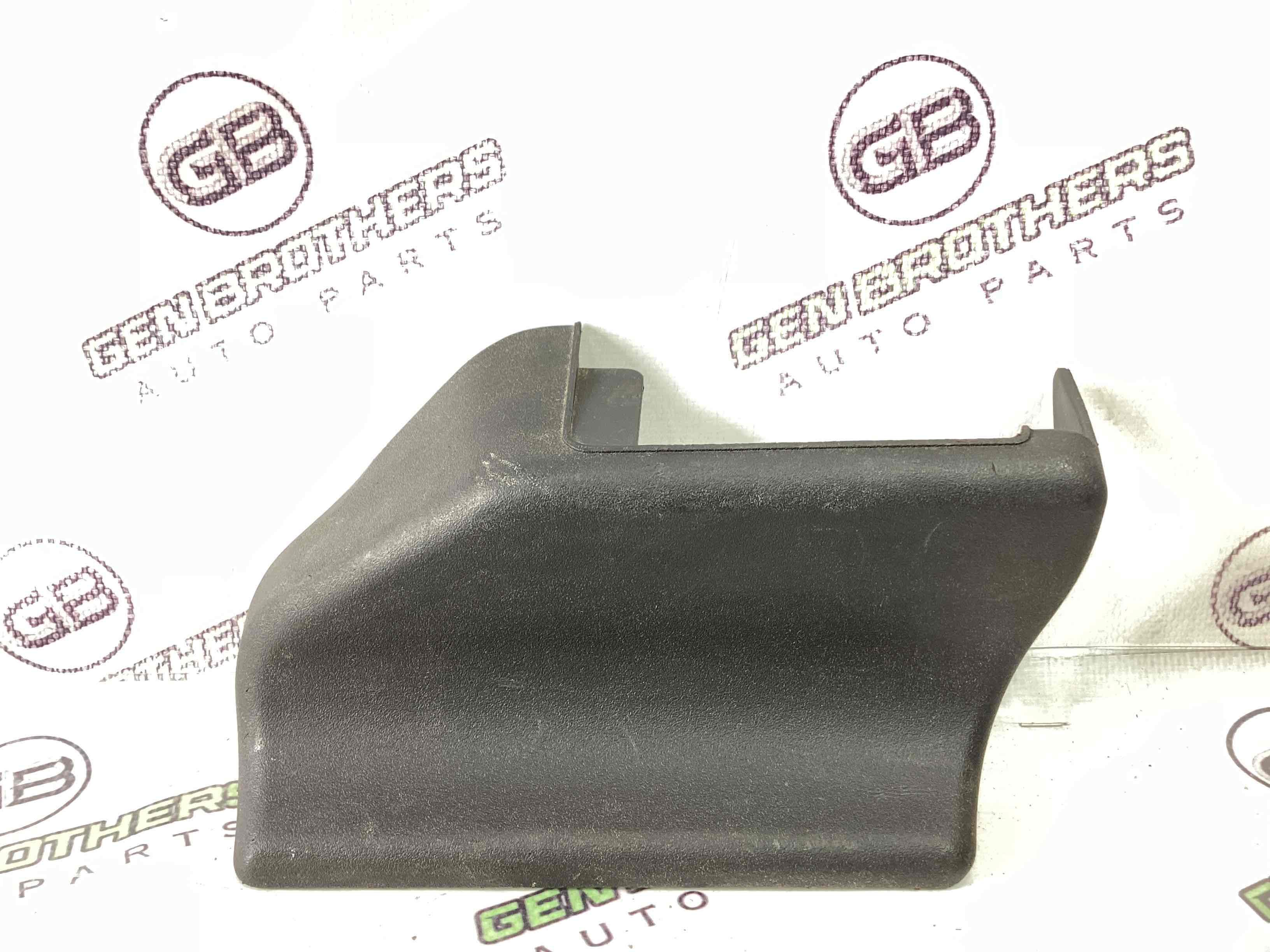 Пластикові елементи салону