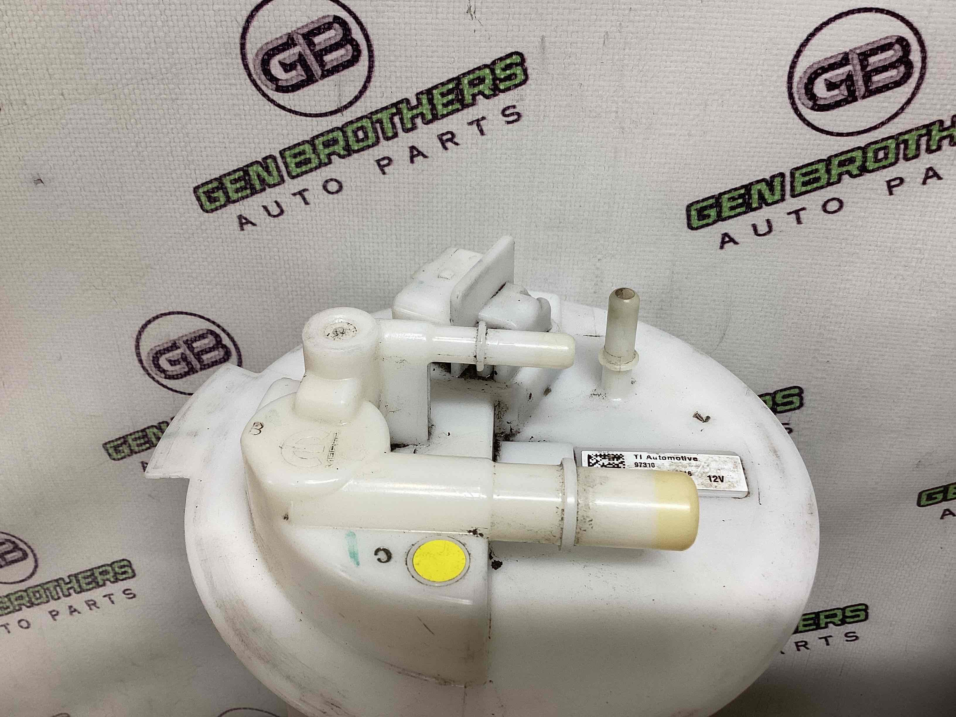 Насос паливний