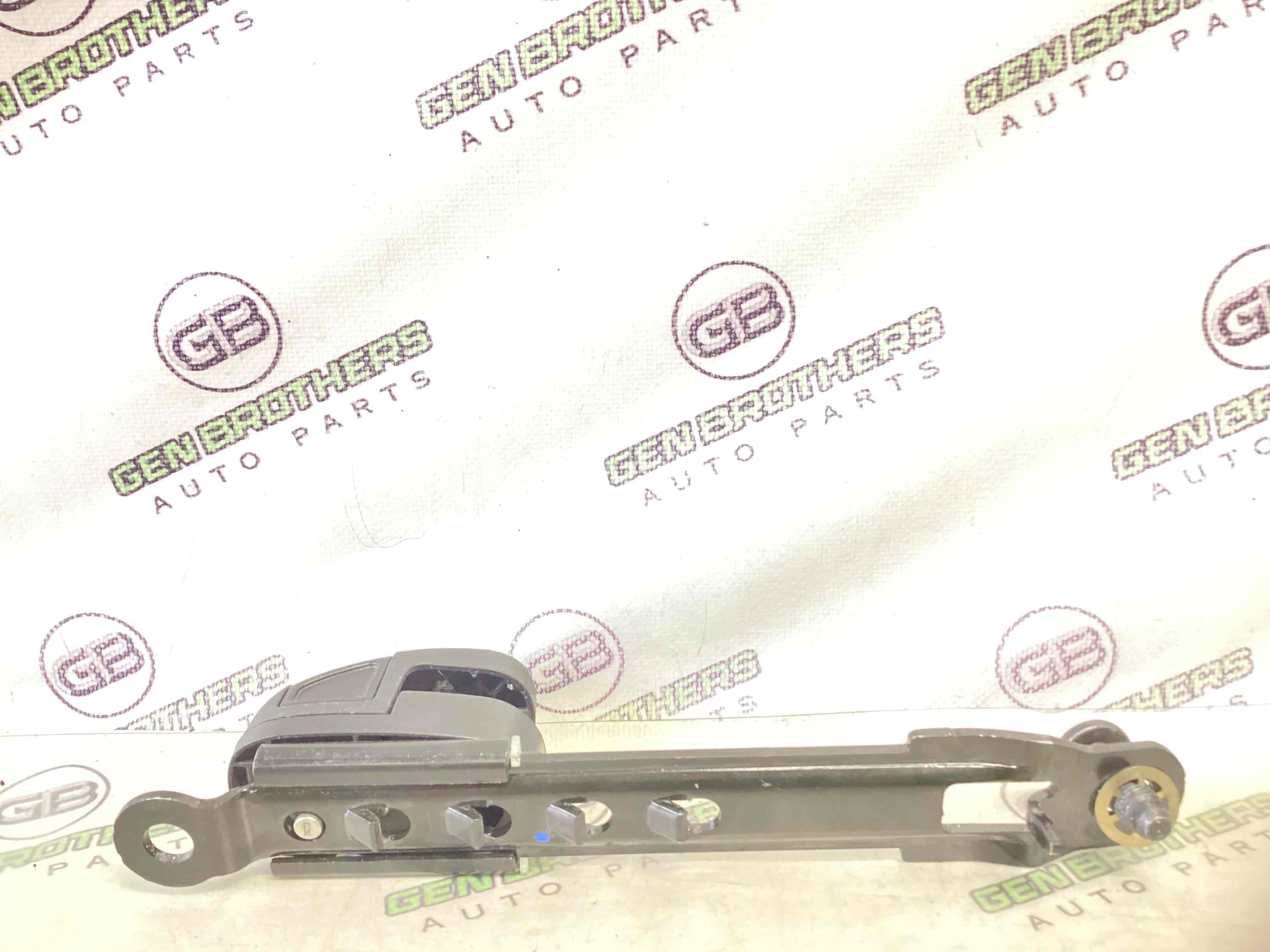 Регулятор висоти ременя безпеки