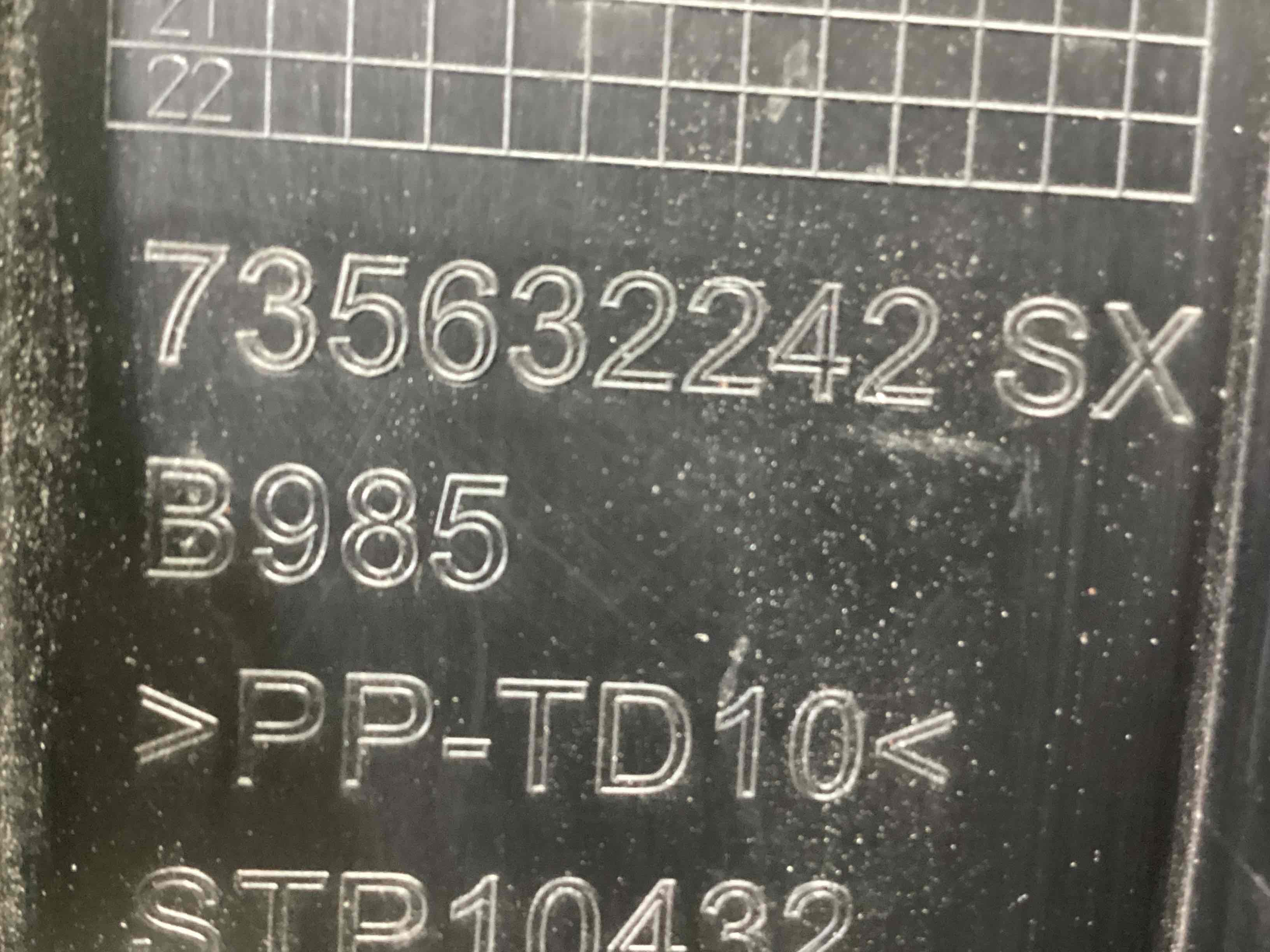 Обшивка центральної стійки ліва