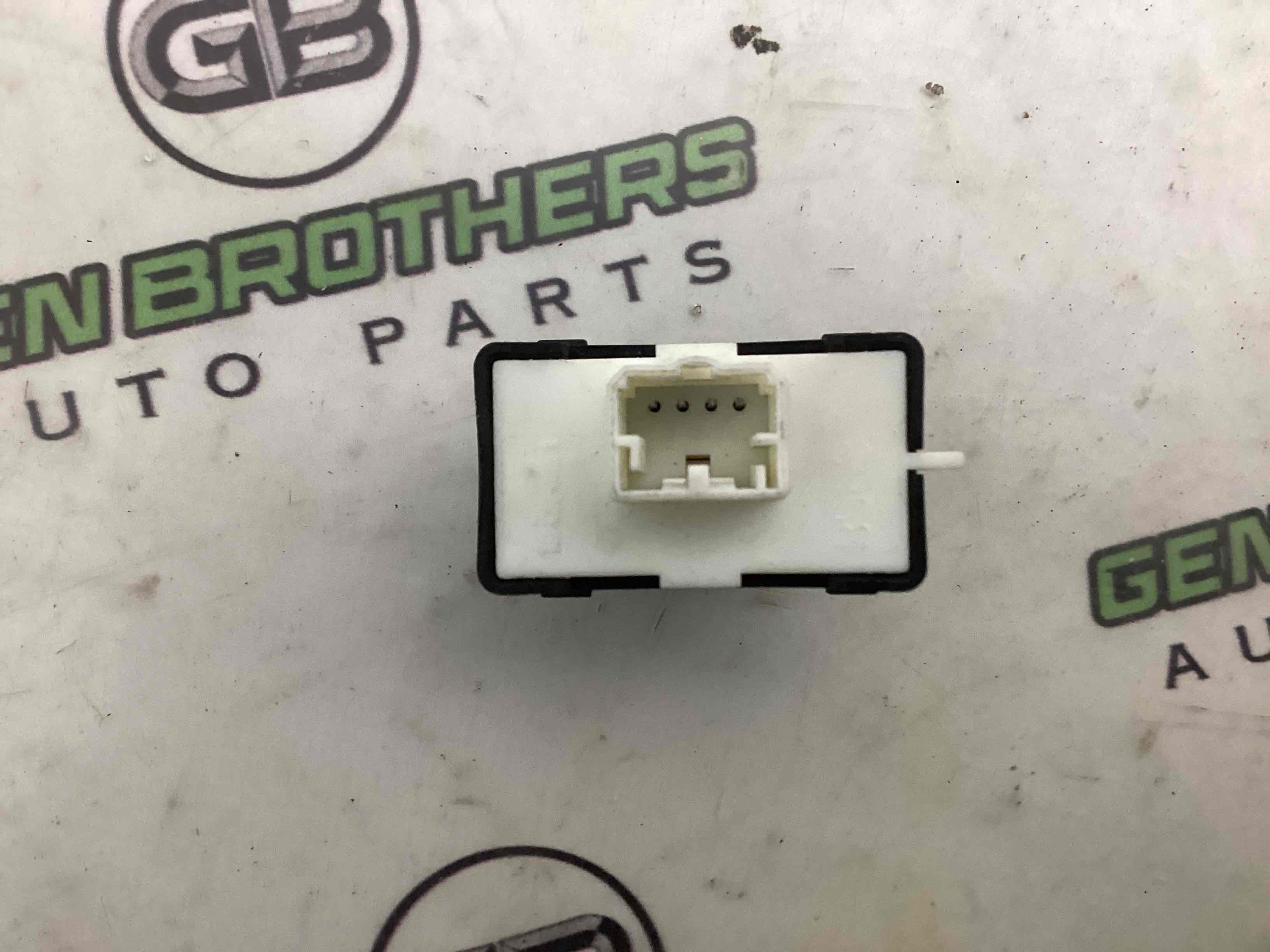 Кнопки керування склопідйомниками