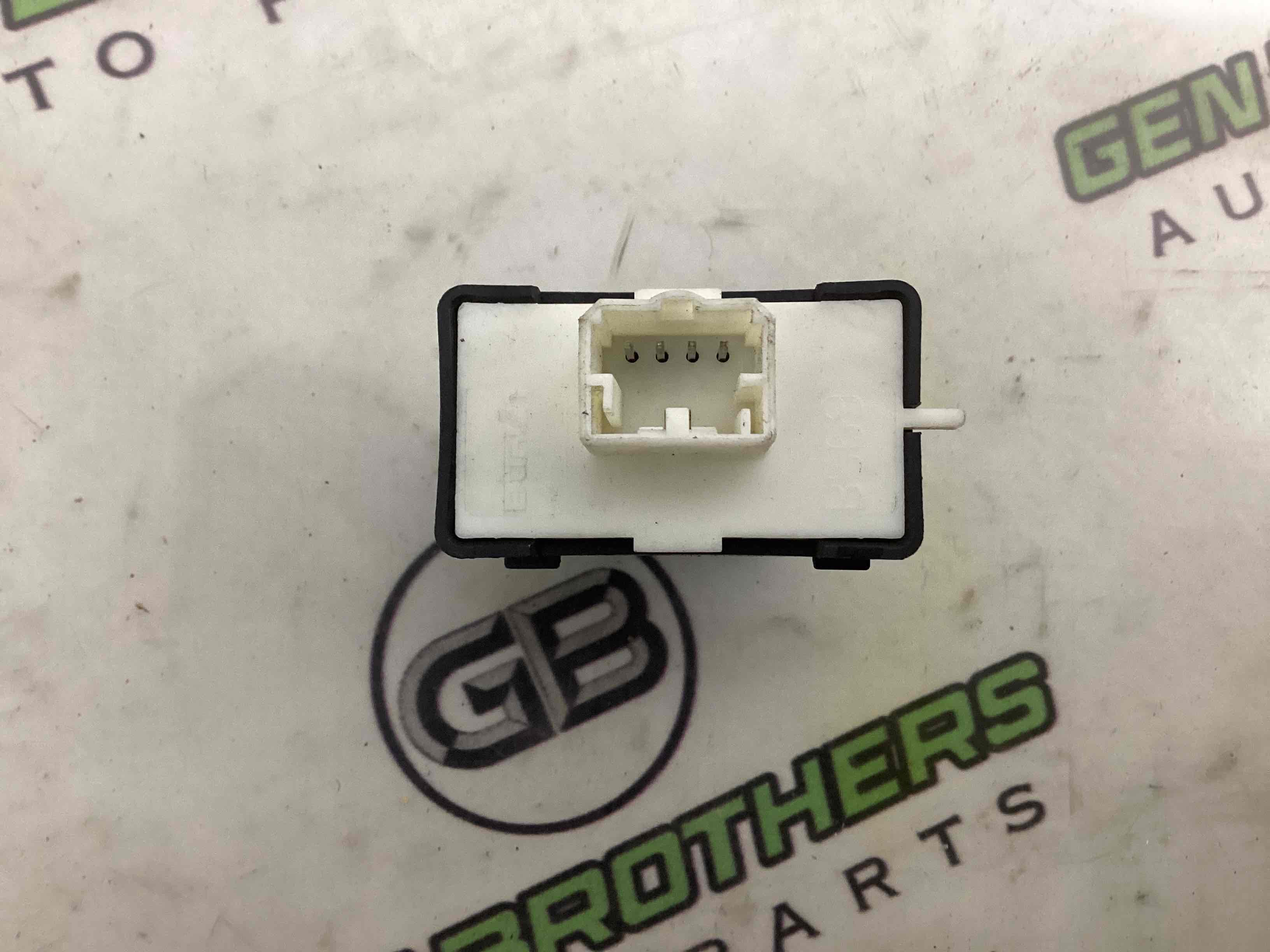 Кнопки керування склопідйомниками